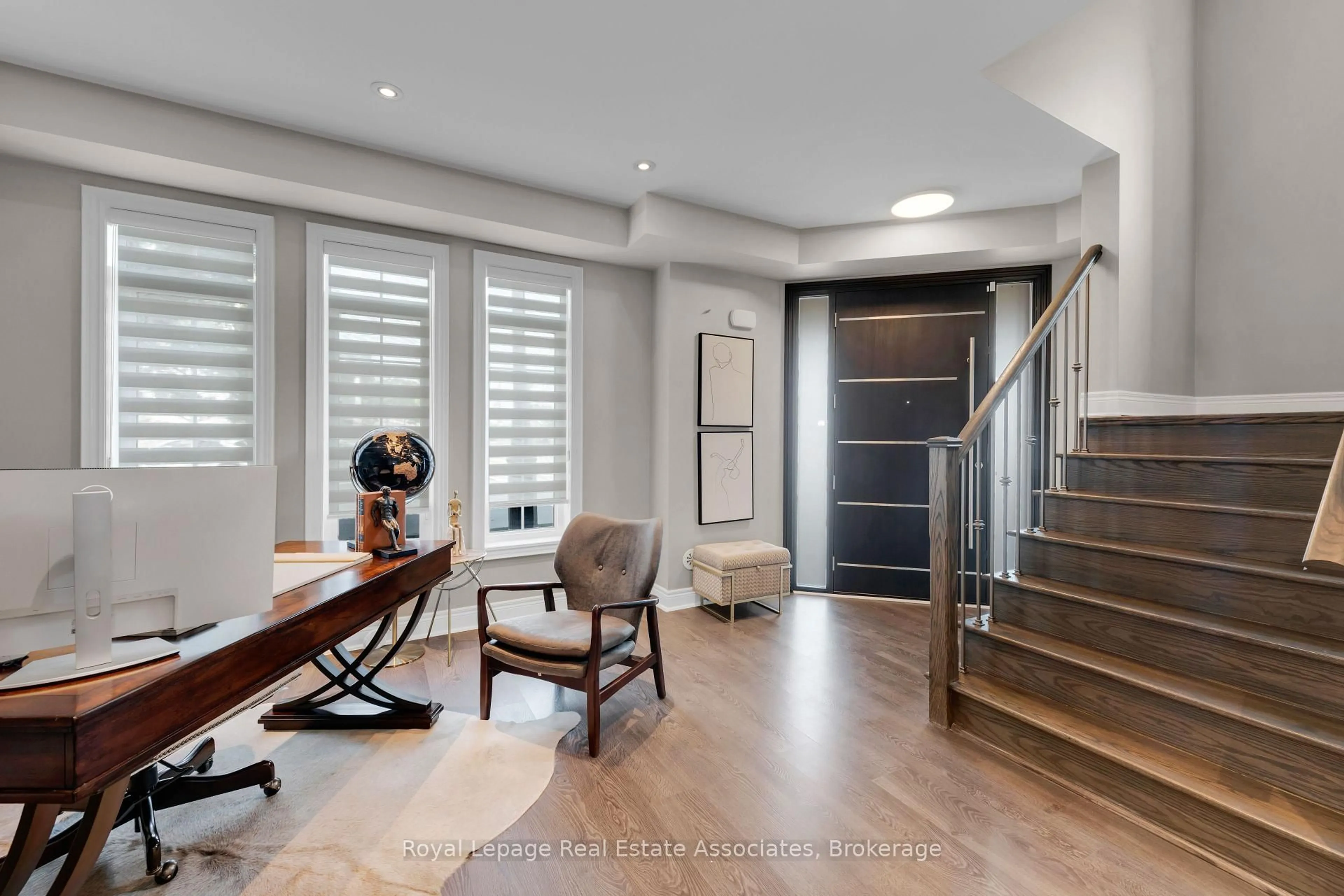 Indoor entryway for 3040 Eberly woods Dr, Oakville Ontario L6M 0T5