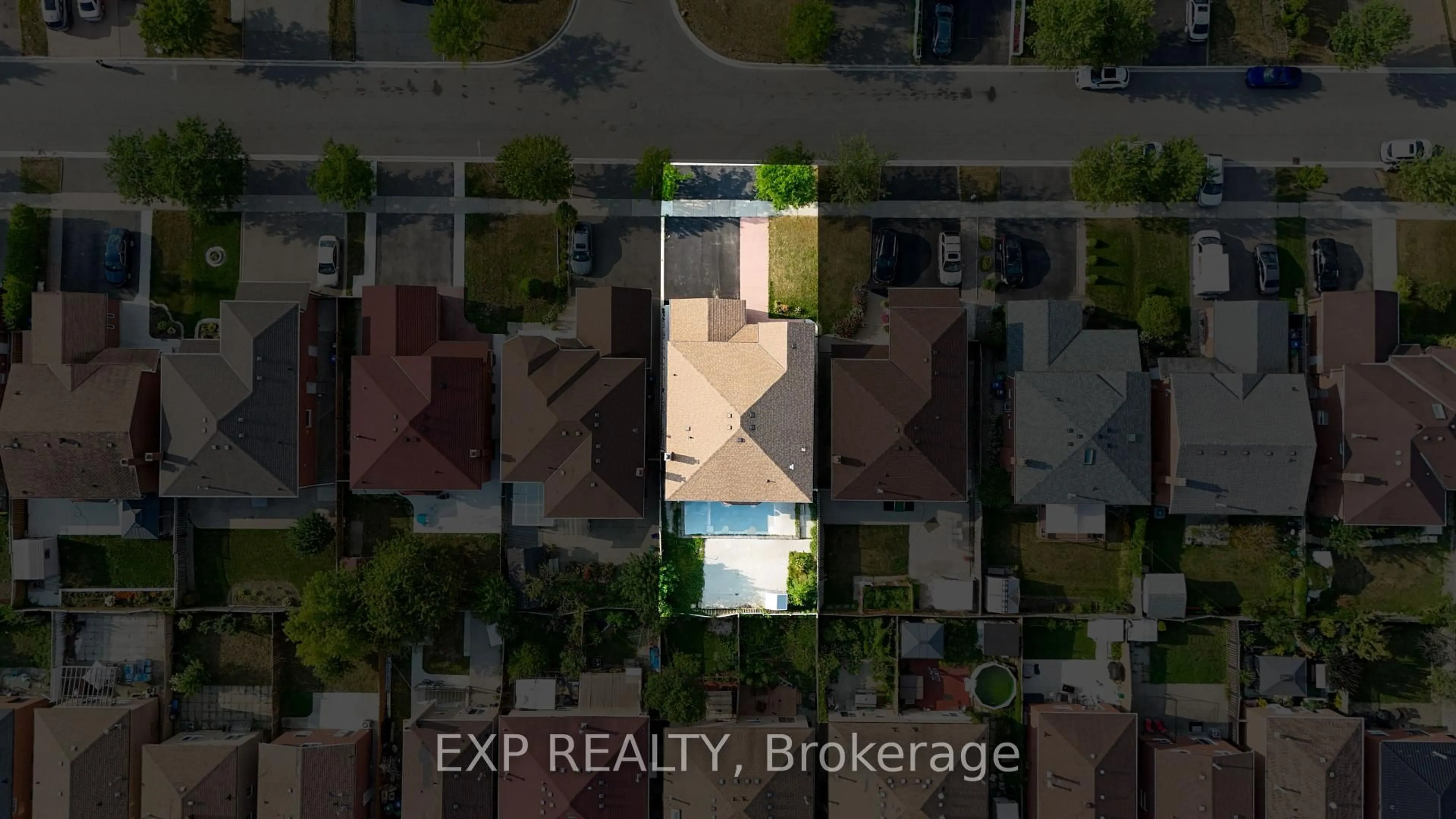 A pic from outside/outdoor area/front of a property/back of a property/a pic from drone, unknown for 28 Fairlight St, Brampton Ontario L6Z 3W2