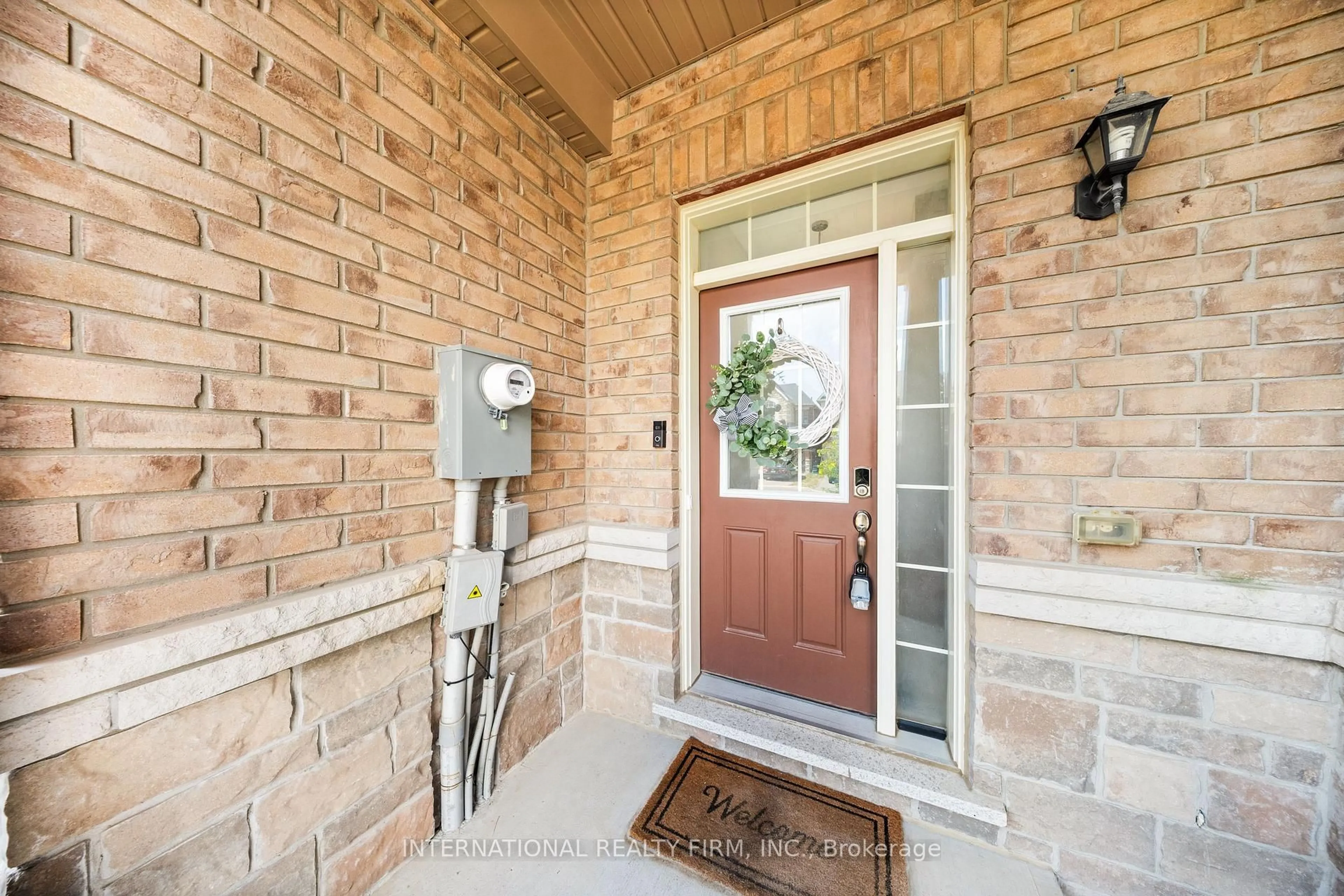 Indoor entryway for 8 Hogan Manor Dr, Brampton Ontario L7A 4V4