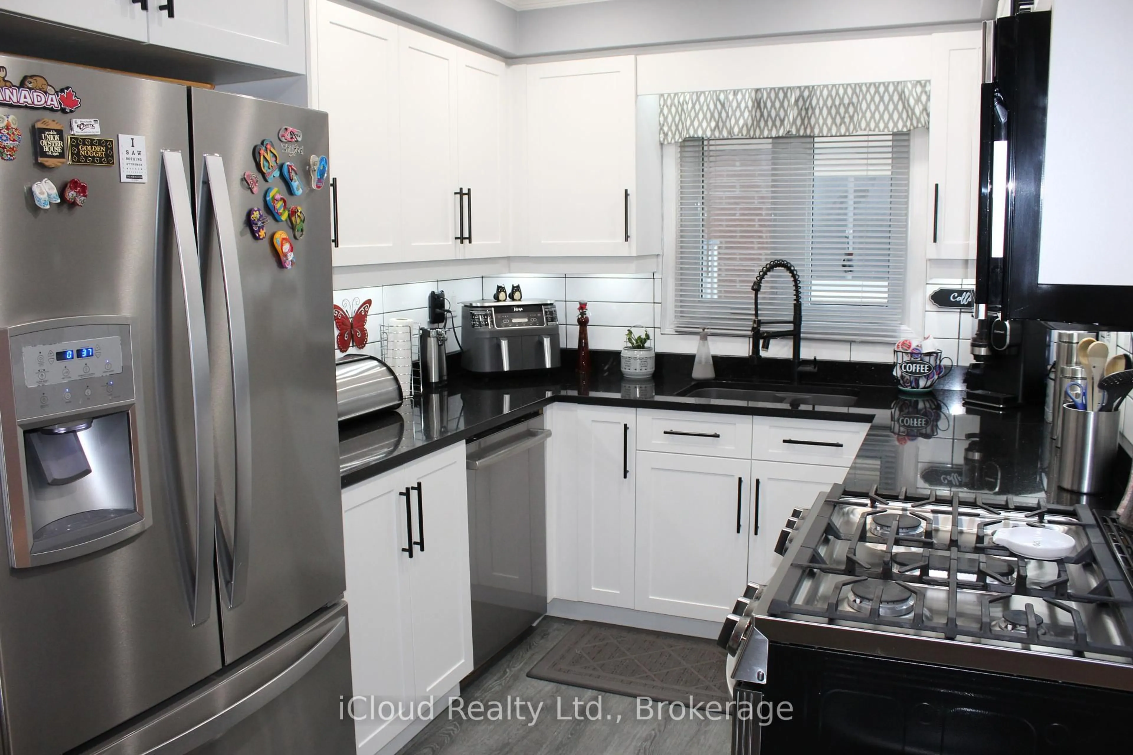 Standard kitchen, ceramic/tile floor for 406 Woodlawn Cres, Milton Ontario L9T 4T5