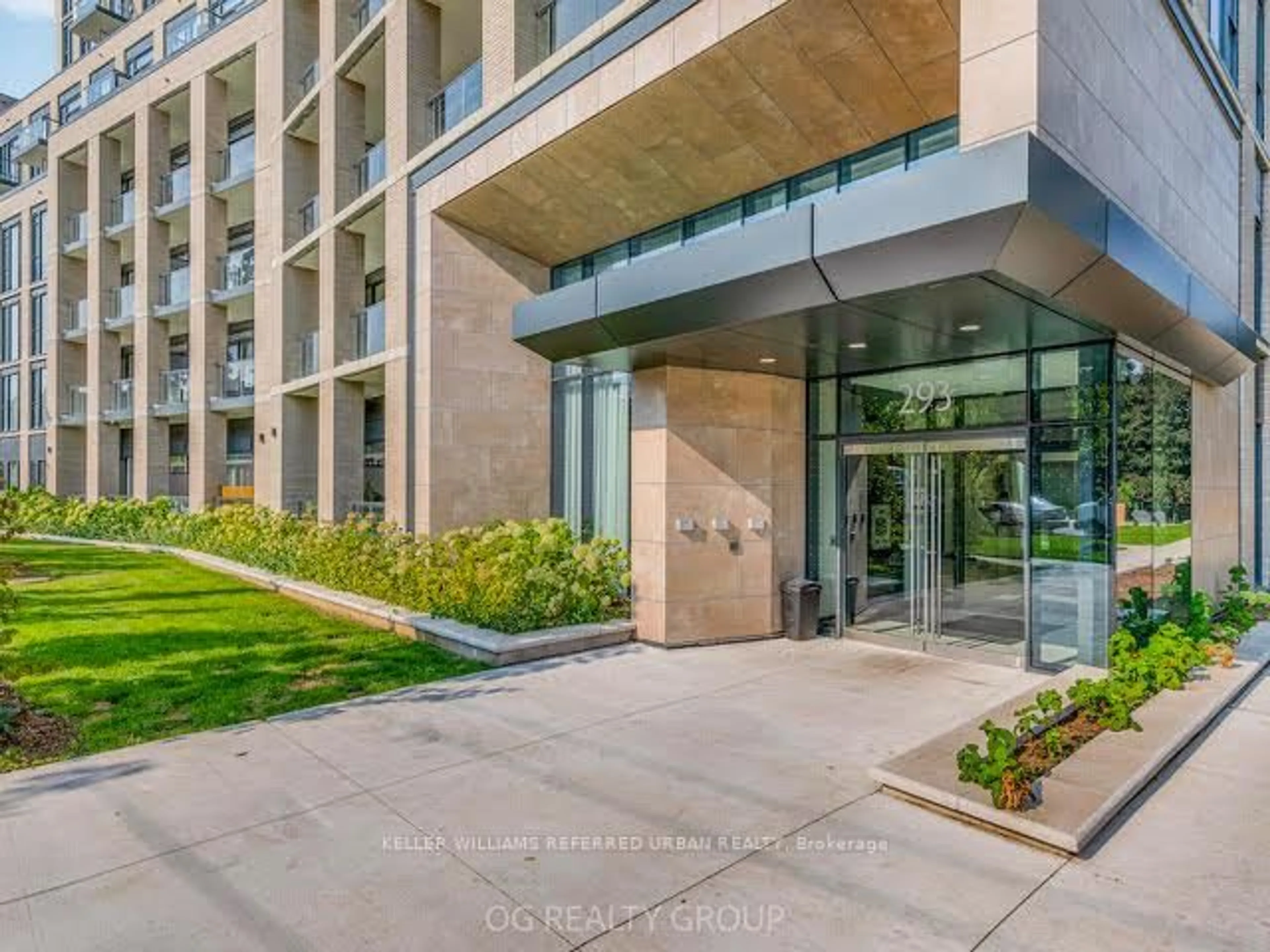 Indoor foyer for 293 The Kingsway #621, Toronto Ontario M9A 0E8