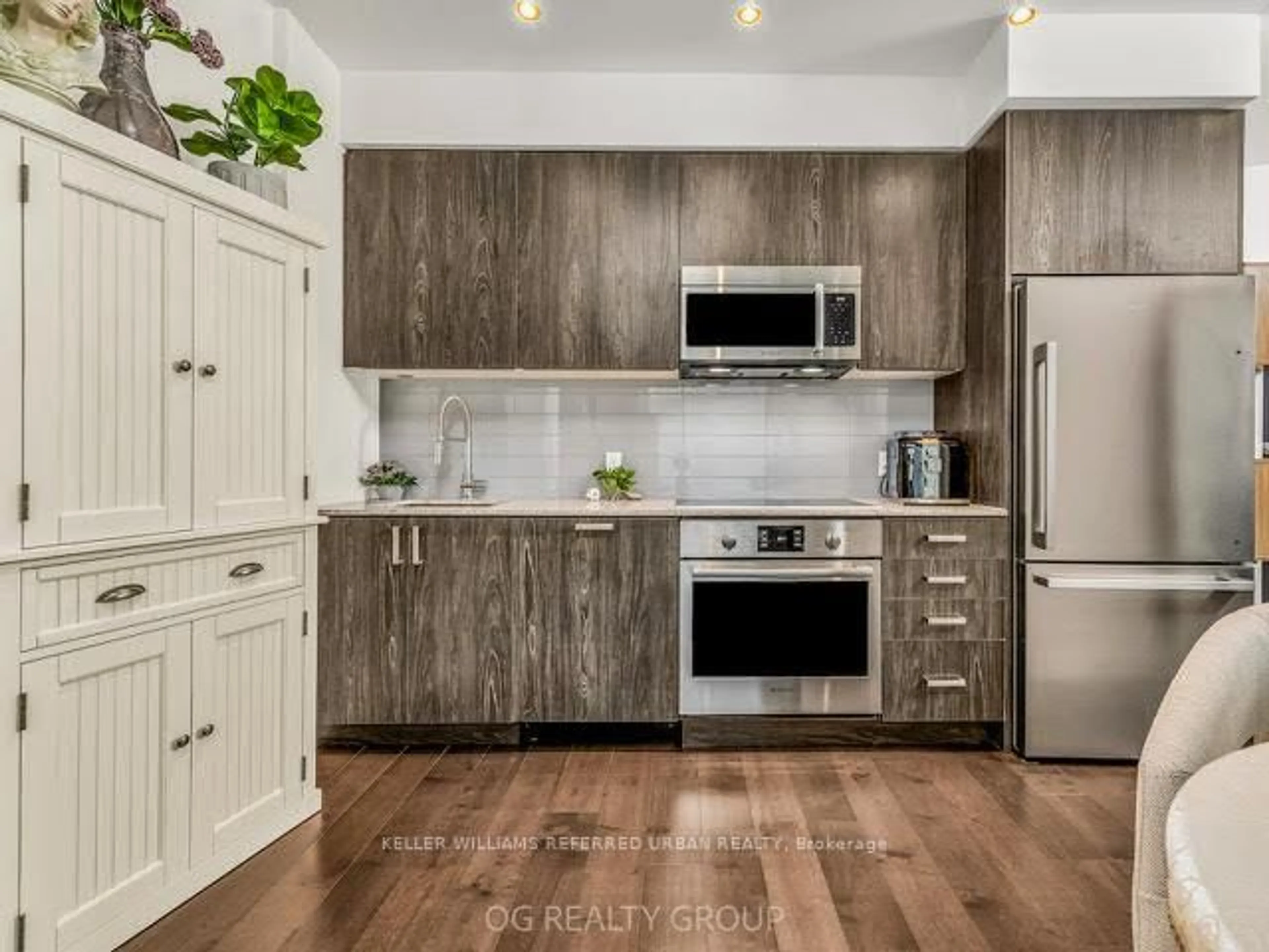 Contemporary kitchen, wood/laminate floor for 293 The Kingsway #621, Toronto Ontario M9A 0E8