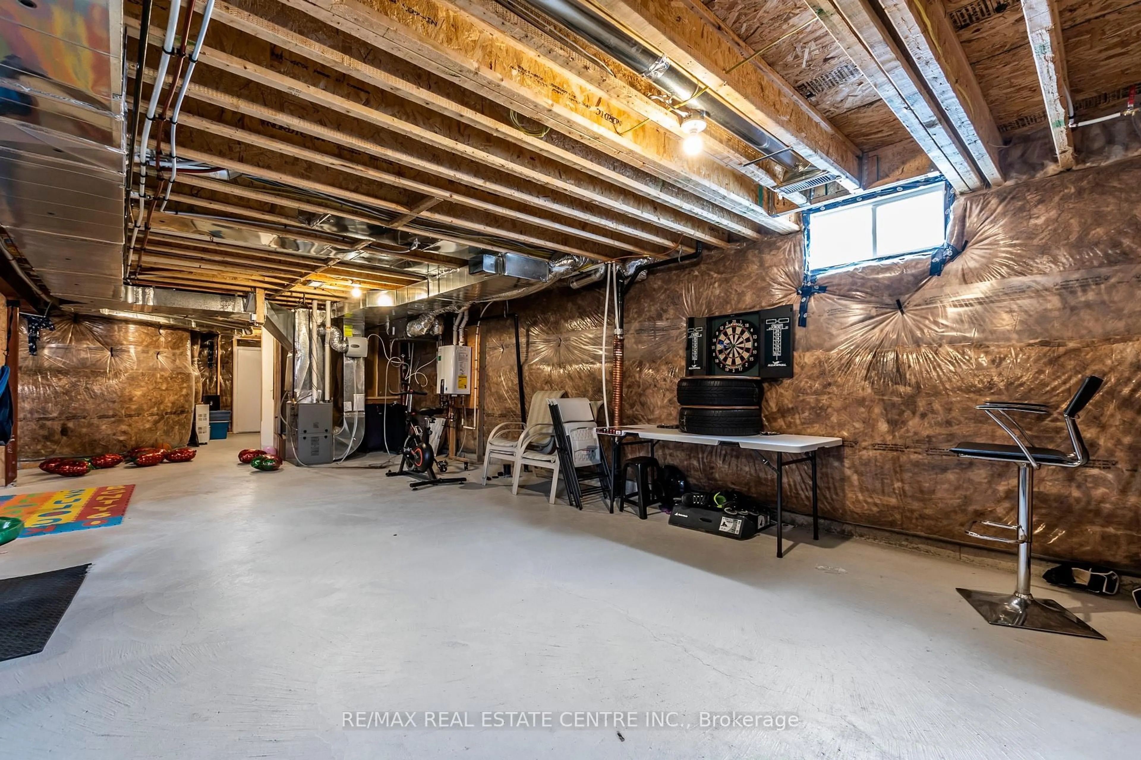 Indoor foyer for 50 Royal Fern Cres, Caledon Ontario L7C 4H1