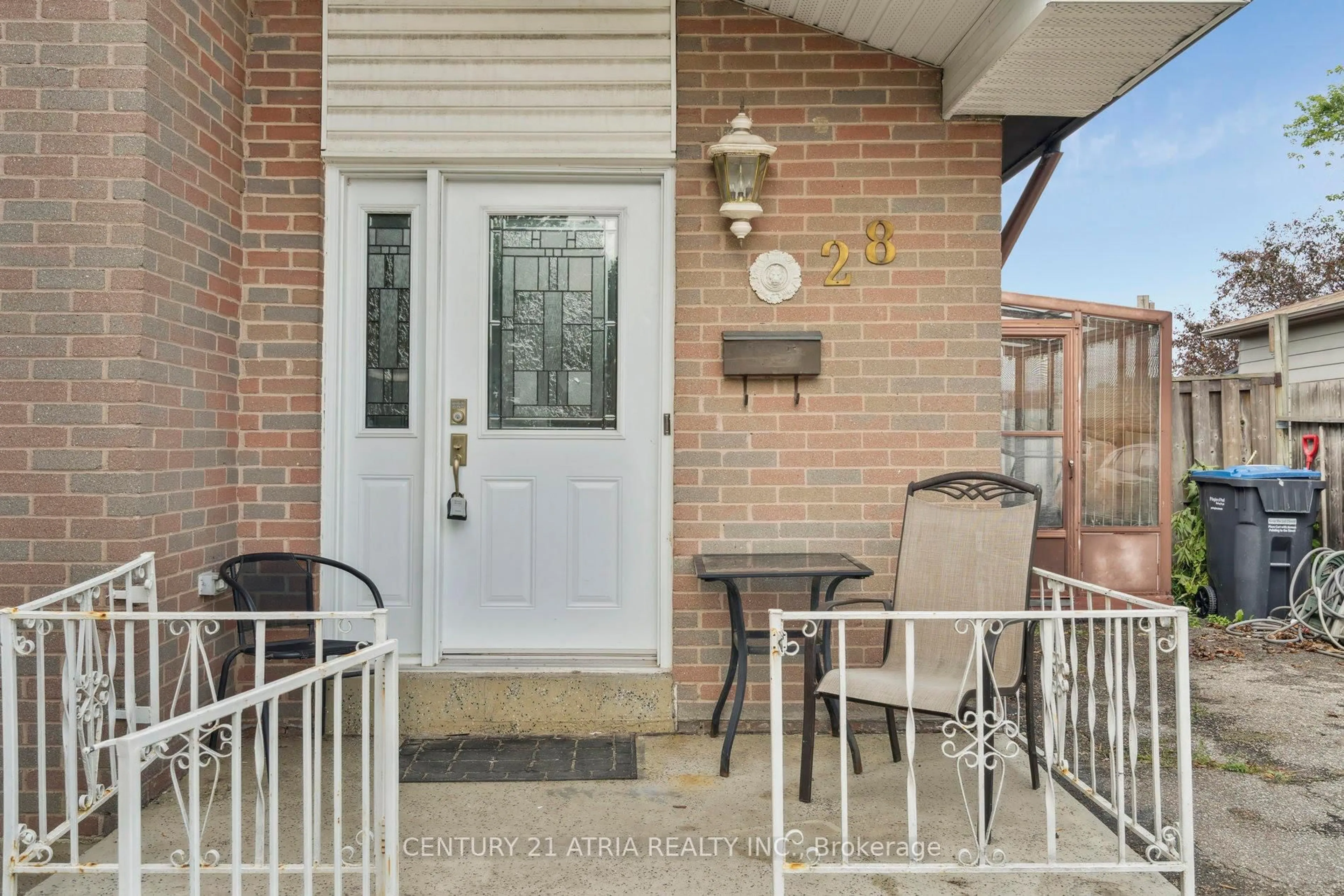 Patio, street for 28 Glenmore Cres, Brampton Ontario L6S 1H8