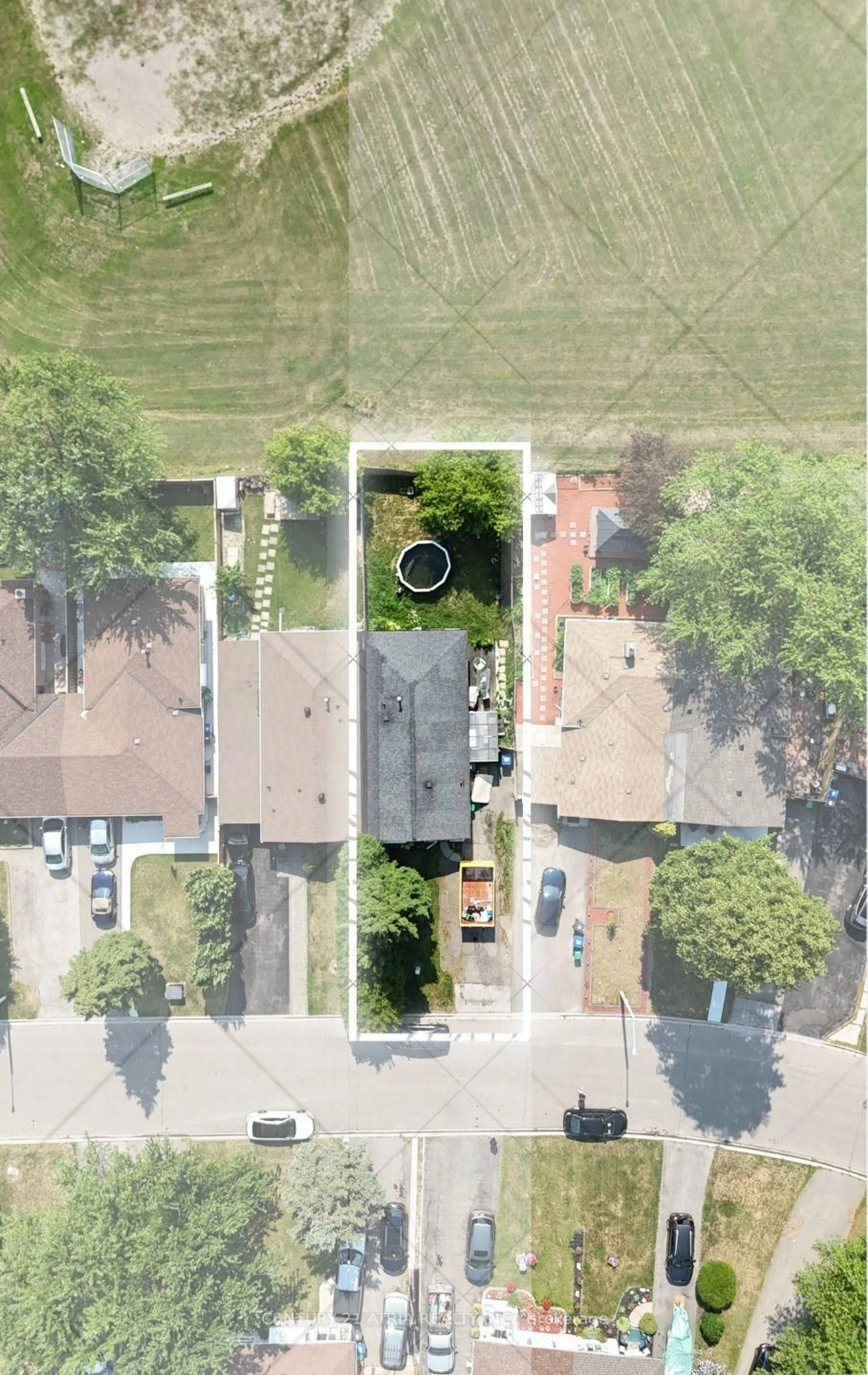 A pic from outside/outdoor area/front of a property/back of a property/a pic from drone, street for 28 Glenmore Cres, Brampton Ontario L6S 1H8