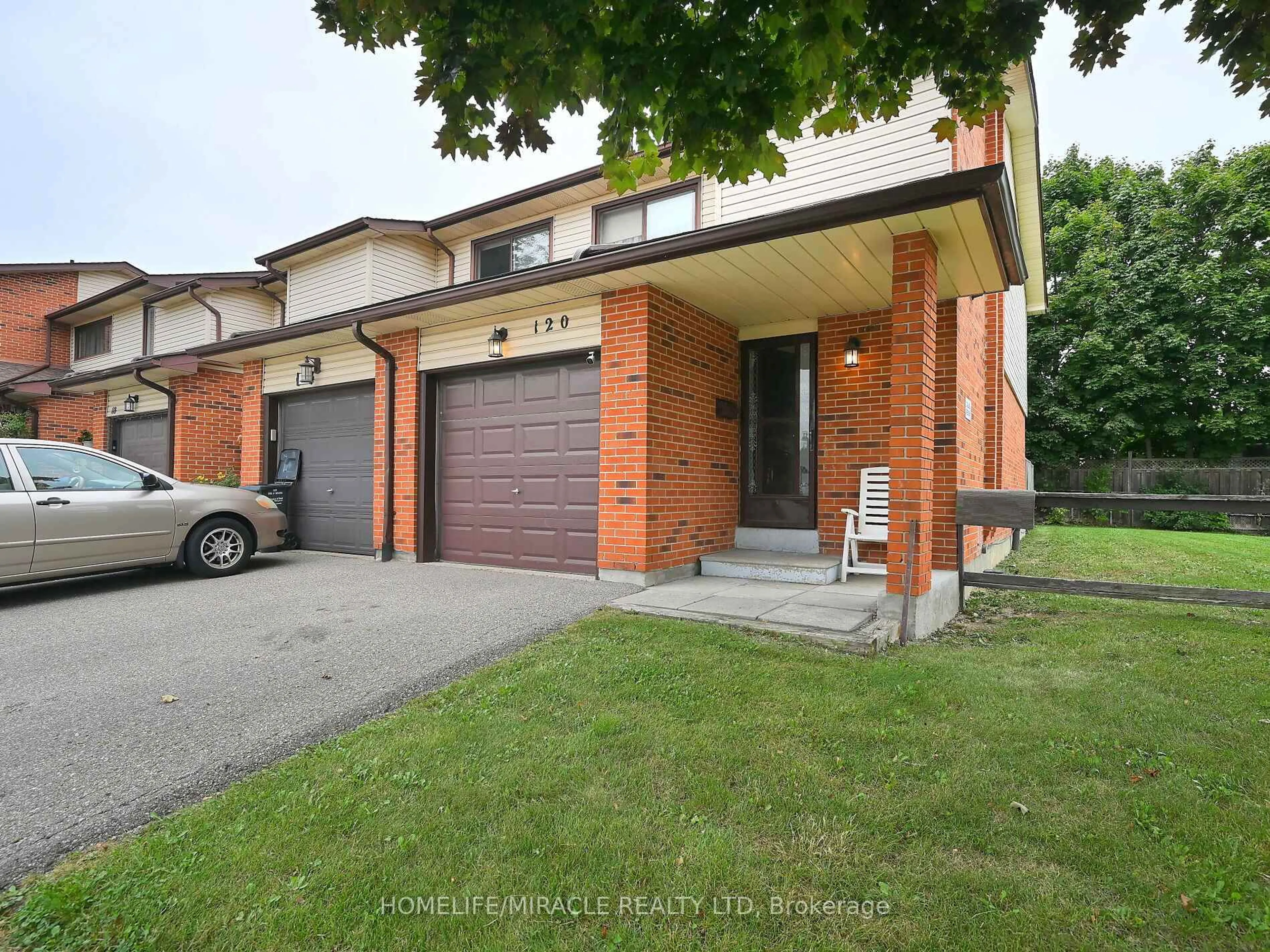 Home with brick exterior material, street for 120 Collins Cres #119, Brampton Ontario L6V 3N1