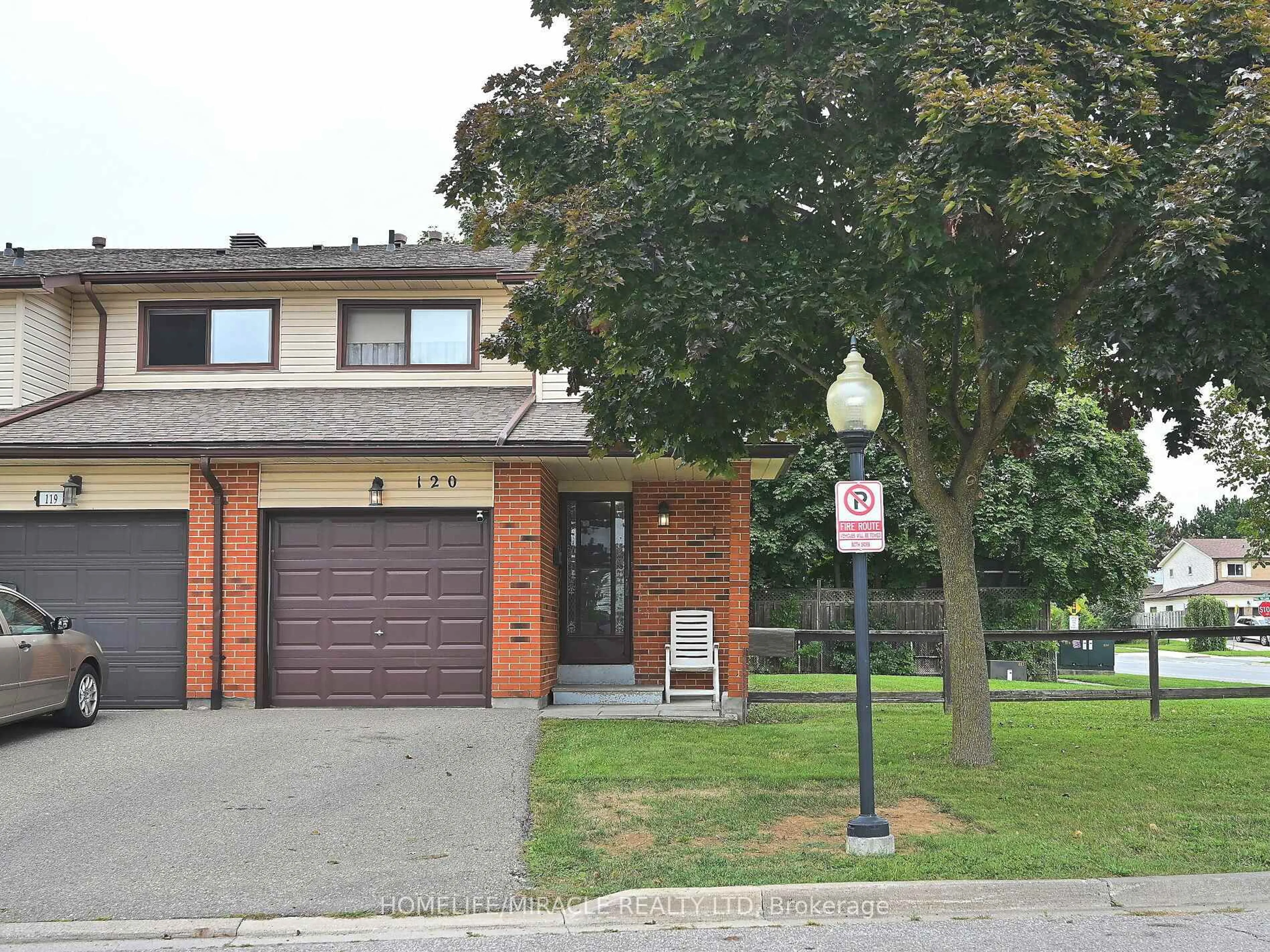 Home with brick exterior material, street for 120 Collins Cres #119, Brampton Ontario L6V 3N1
