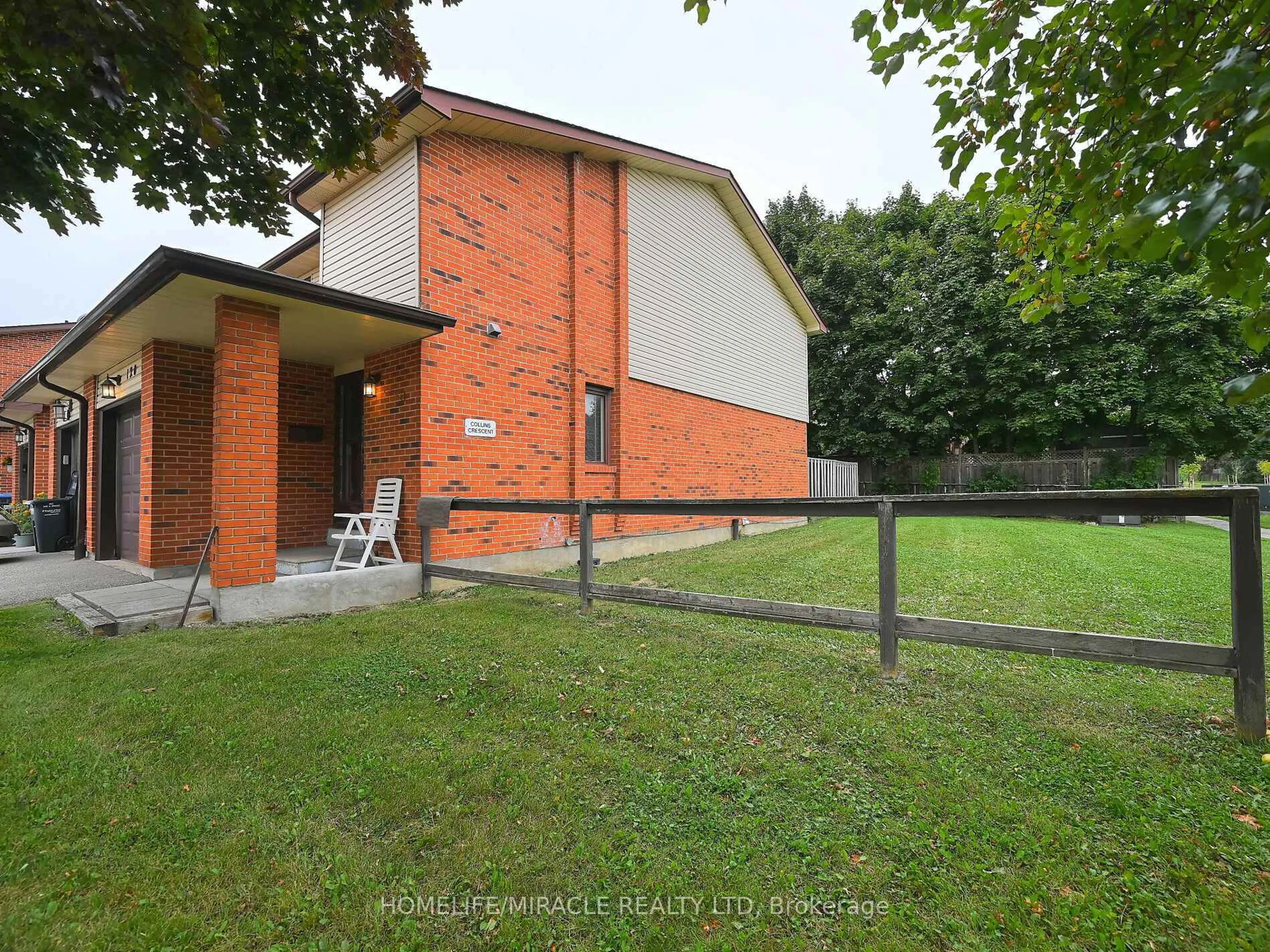 A pic from outside/outdoor area/front of a property/back of a property/a pic from drone, building for 120 Collins Cres #119, Brampton Ontario L6V 3N1