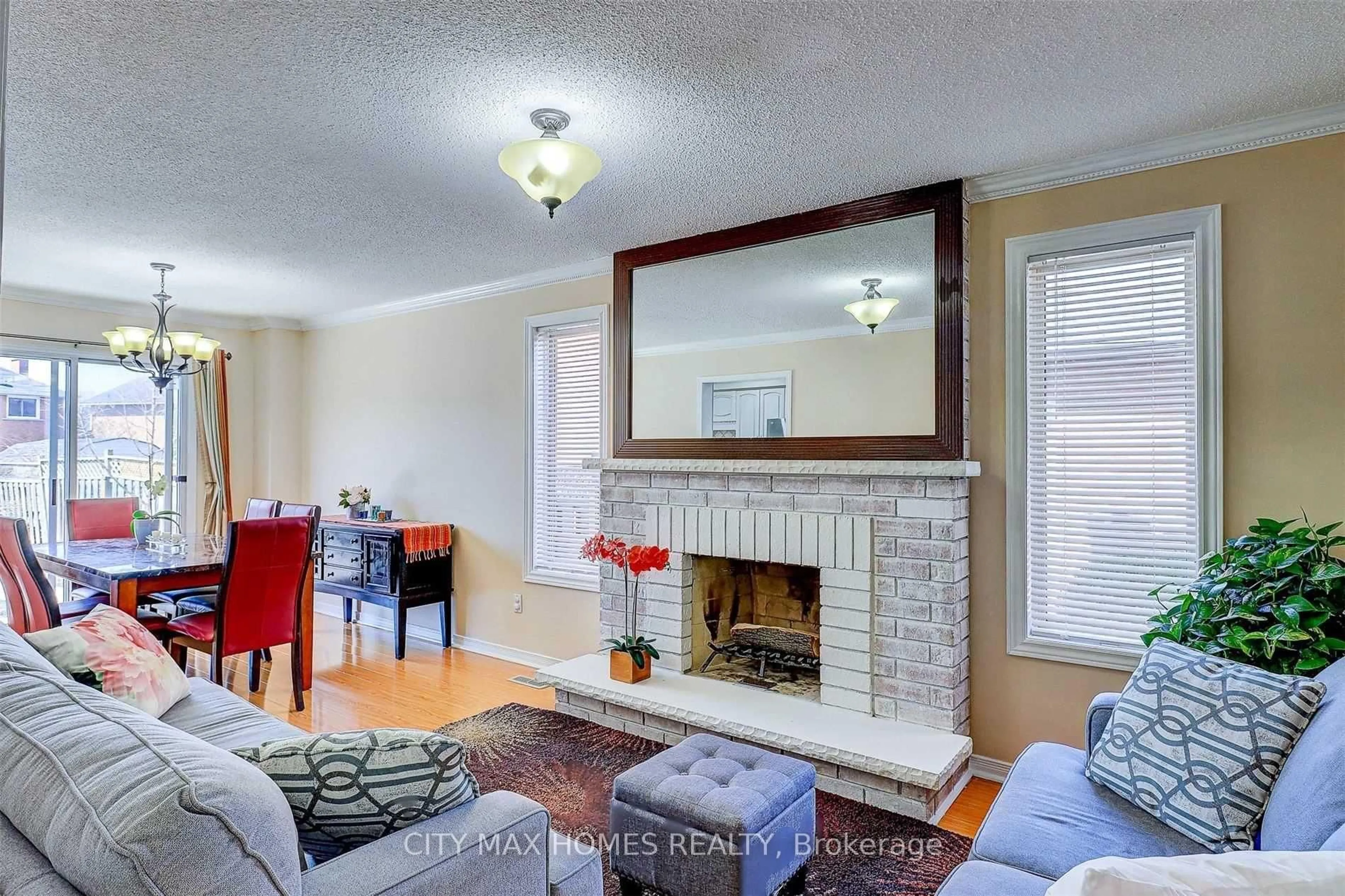 Living room with furniture, unknown for 4 Cranberry Cres, Brampton Ontario L6Y 4P6