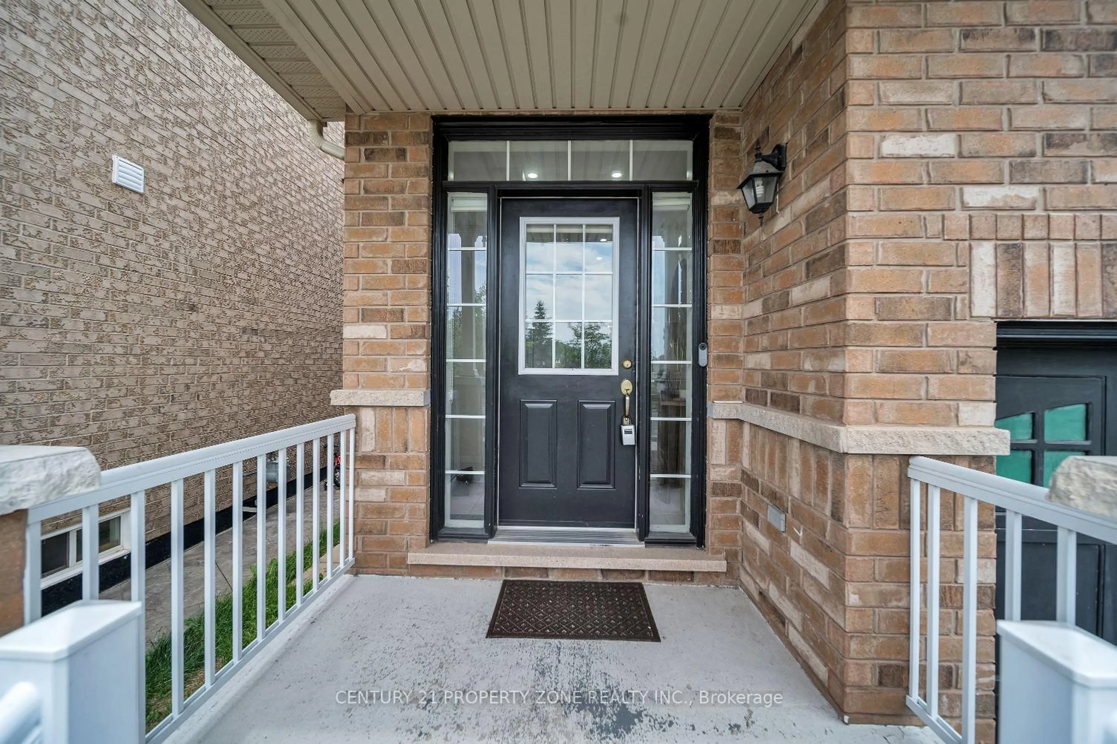 Indoor entryway for 17 Crumlin Cres, Brampton Ontario L6X 0Y4