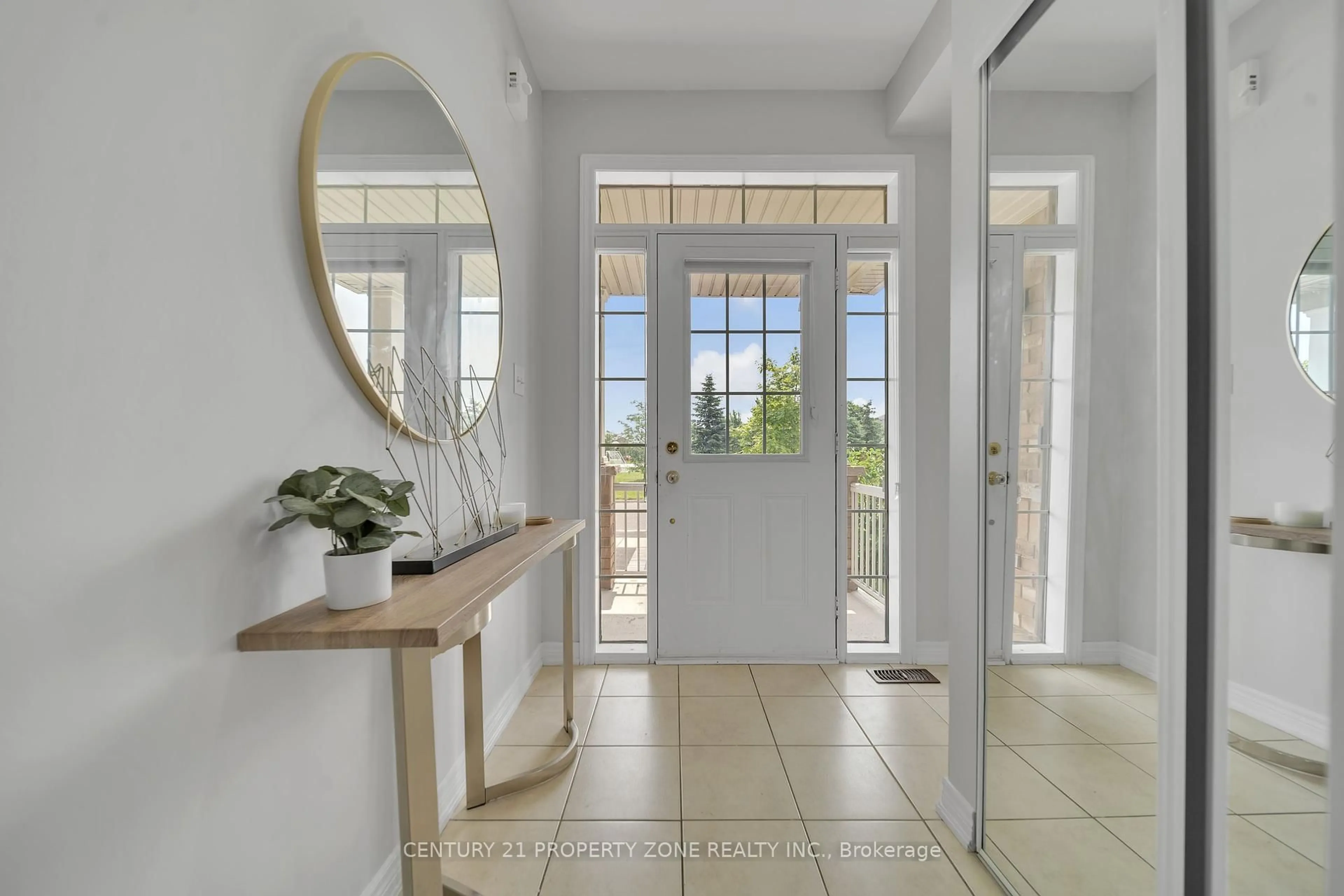 Indoor entryway for 17 Crumlin Cres, Brampton Ontario L6X 0Y4