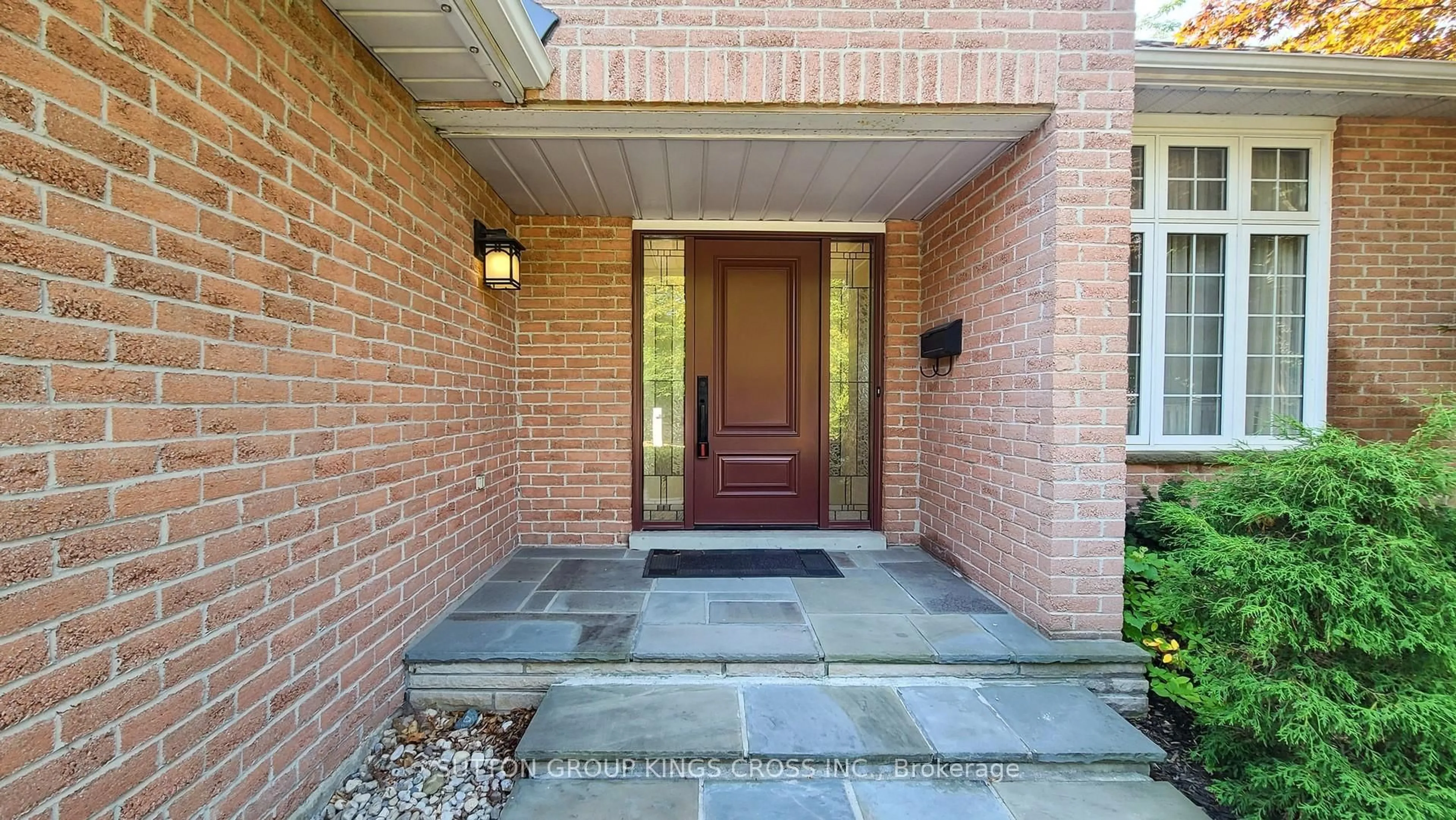 Indoor entryway for 2278 Dunedin Rd, Oakville Ontario L6J 6J6