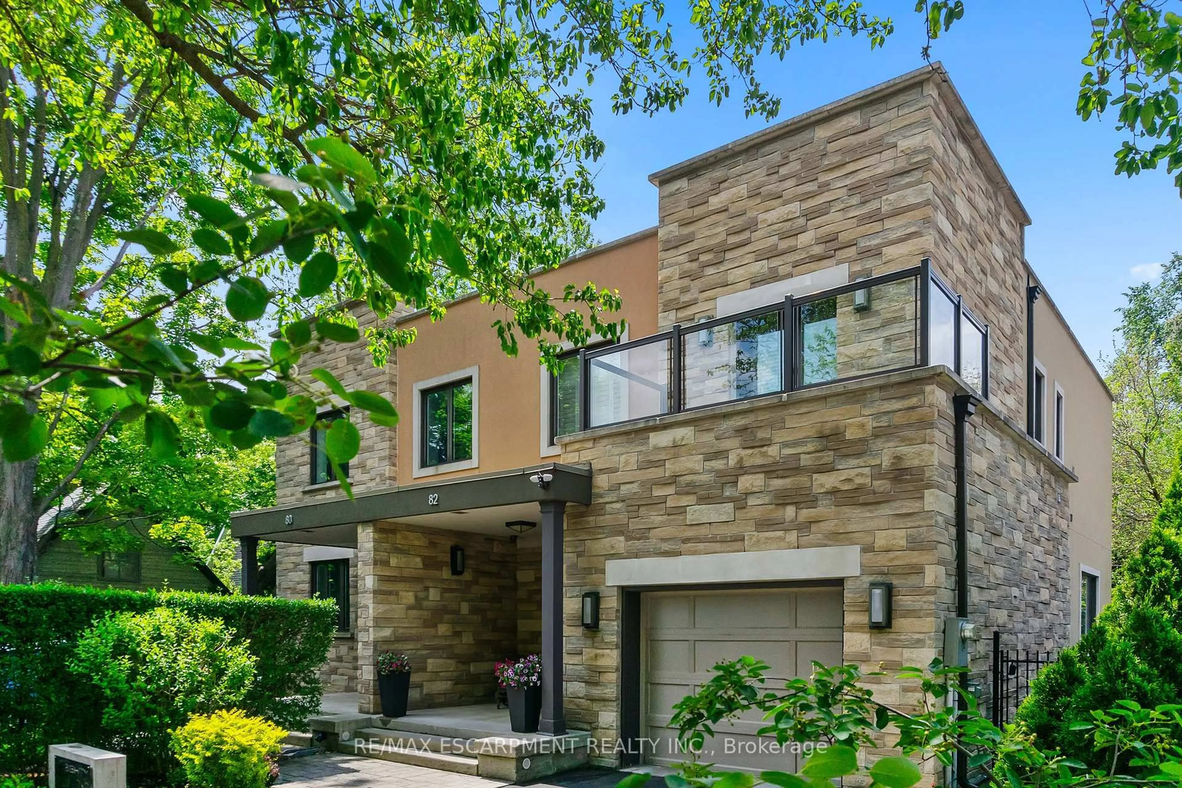 Home with brick exterior material, street for 82 Brant St, Oakville Ontario L6K 2Z6