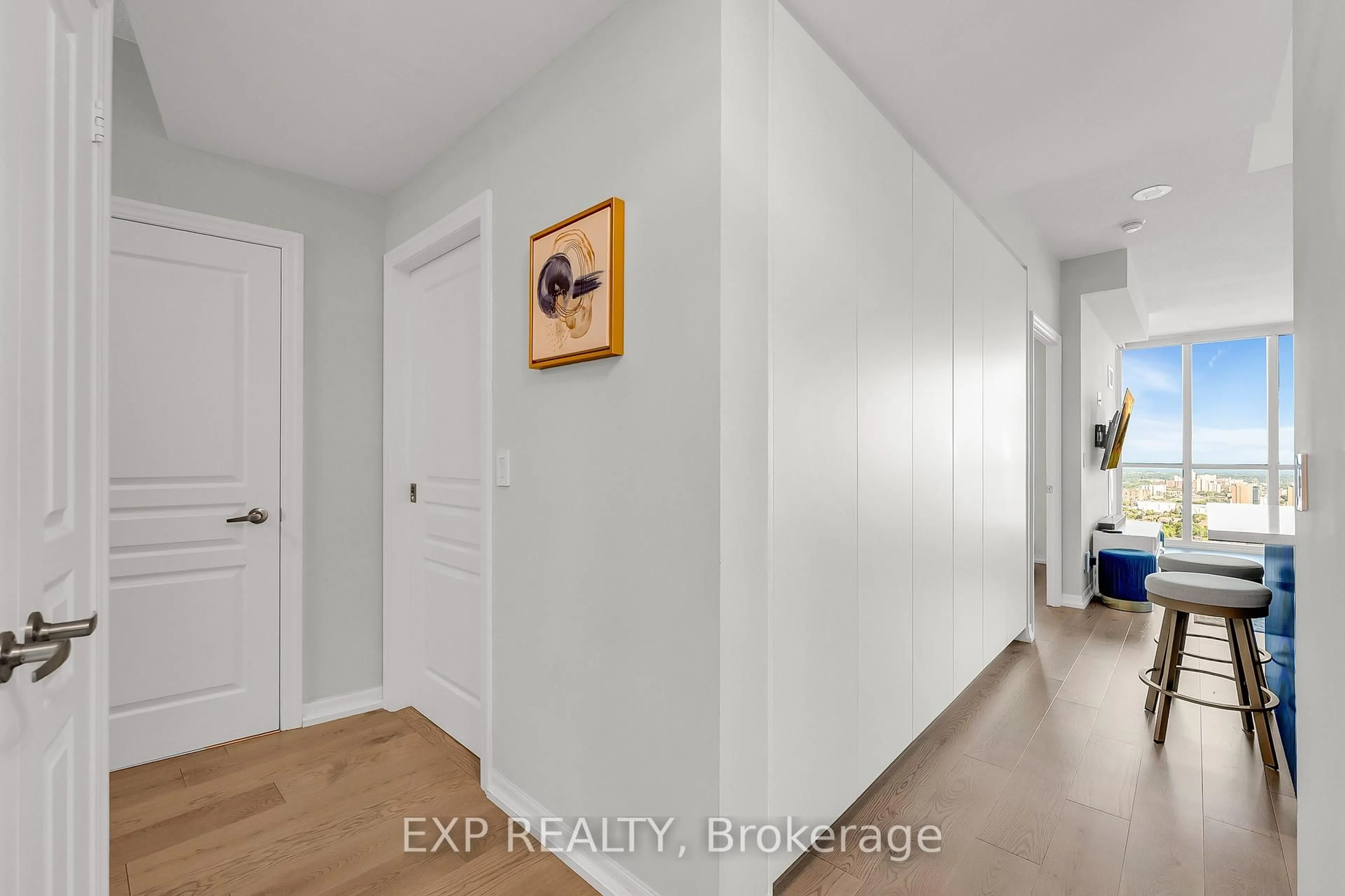 Indoor entryway for 223 Webb Dr #3307, Mississauga Ontario L5B 0E8