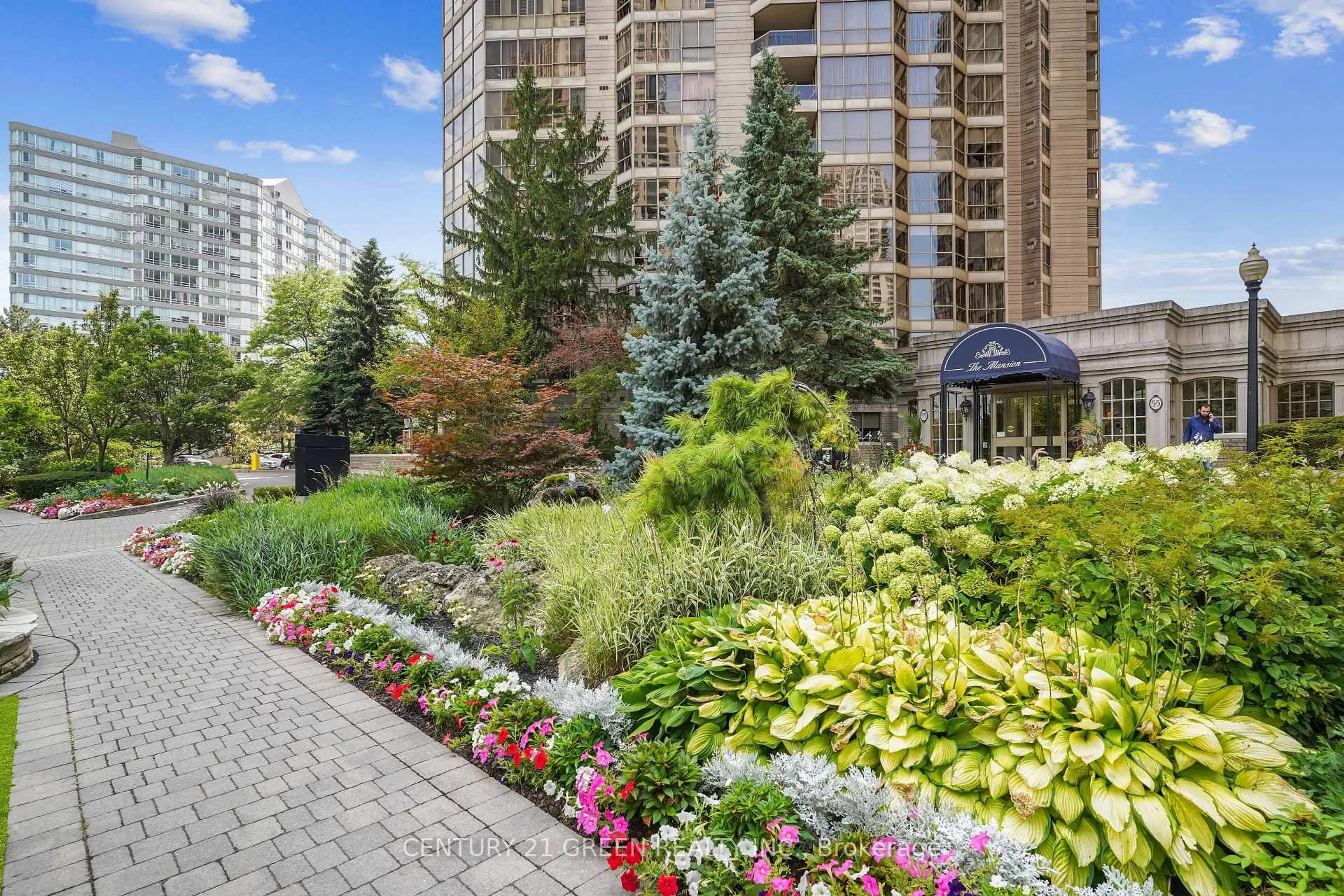 Patio, street for 55 Kingsbridge Garden Circ #613, Mississauga Ontario L5R 1Y1