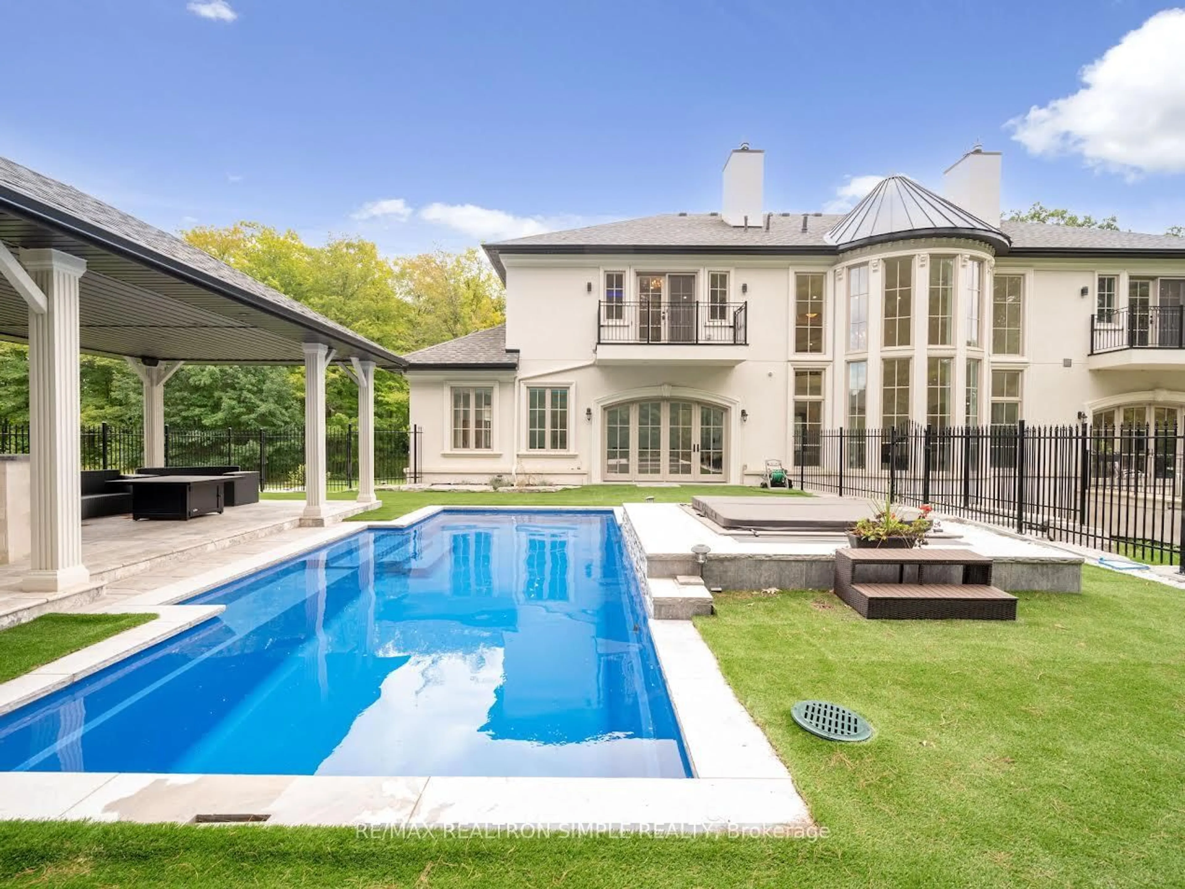 Pool for 2637 Bluffs Way, Burlington Ontario L7M 0T8