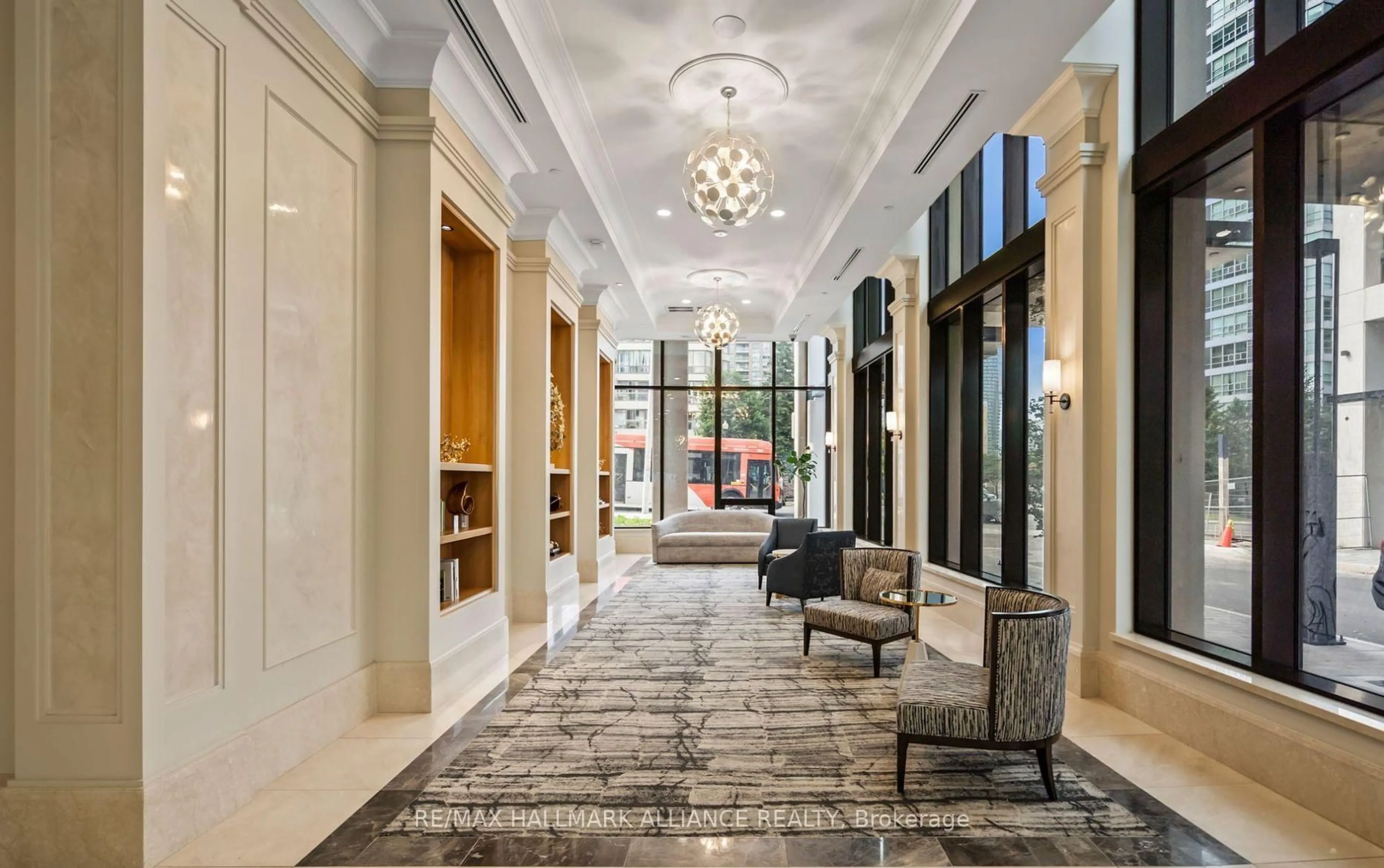 Indoor foyer for 36 Elm Dr #1209, Mississauga Ontario L5B 0N3