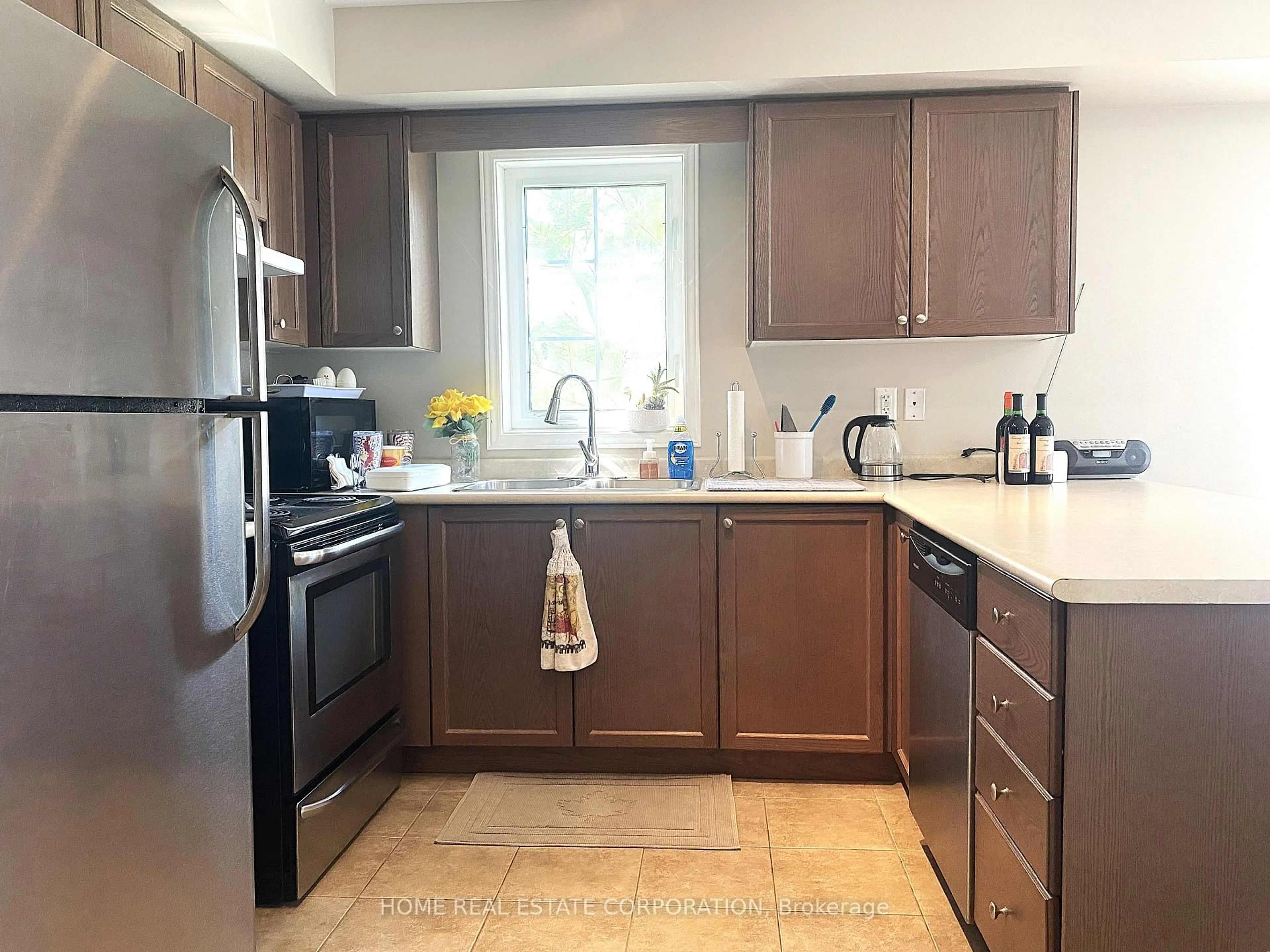 Standard kitchen, unknown for 5 Armstrong St #23, Orangeville Ontario L9W 0C5