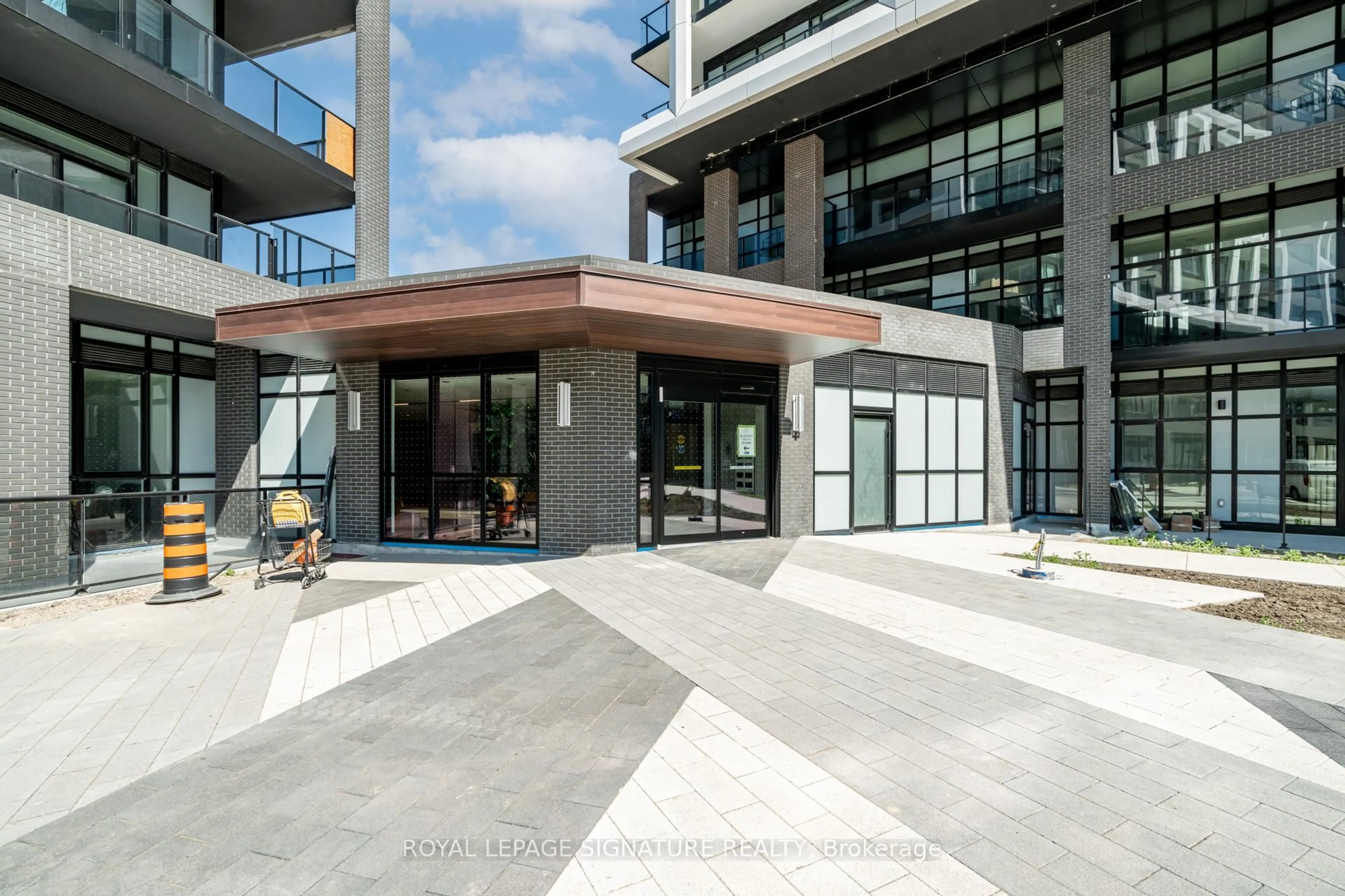 Unknown for 60 George Butchart Dr #322, Toronto Ontario M3K 0E1