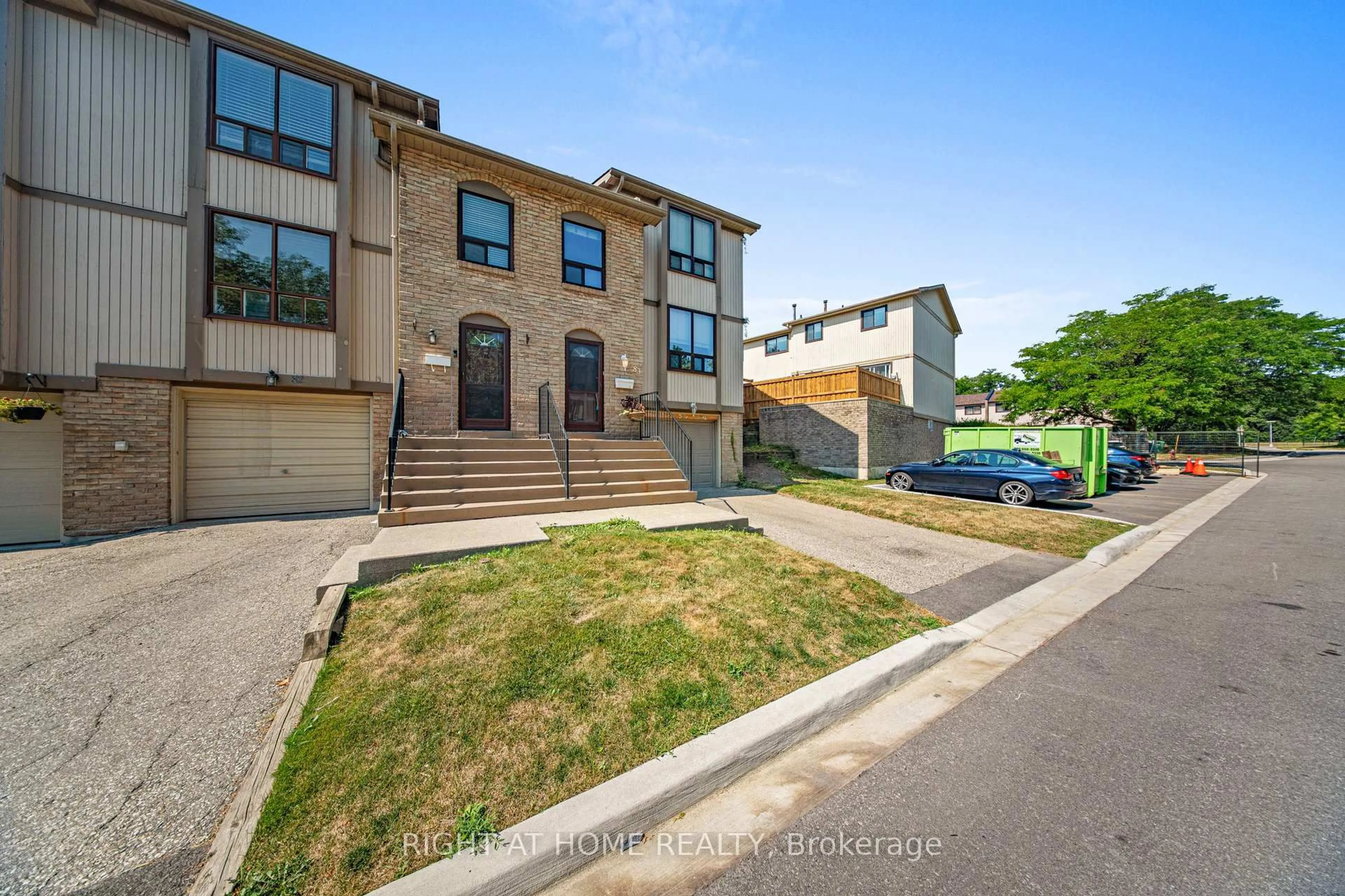 A pic from outside/outdoor area/front of a property/back of a property/a pic from drone, street for 83 Guildford Cres #83, Brampton Ontario L6S 3K2