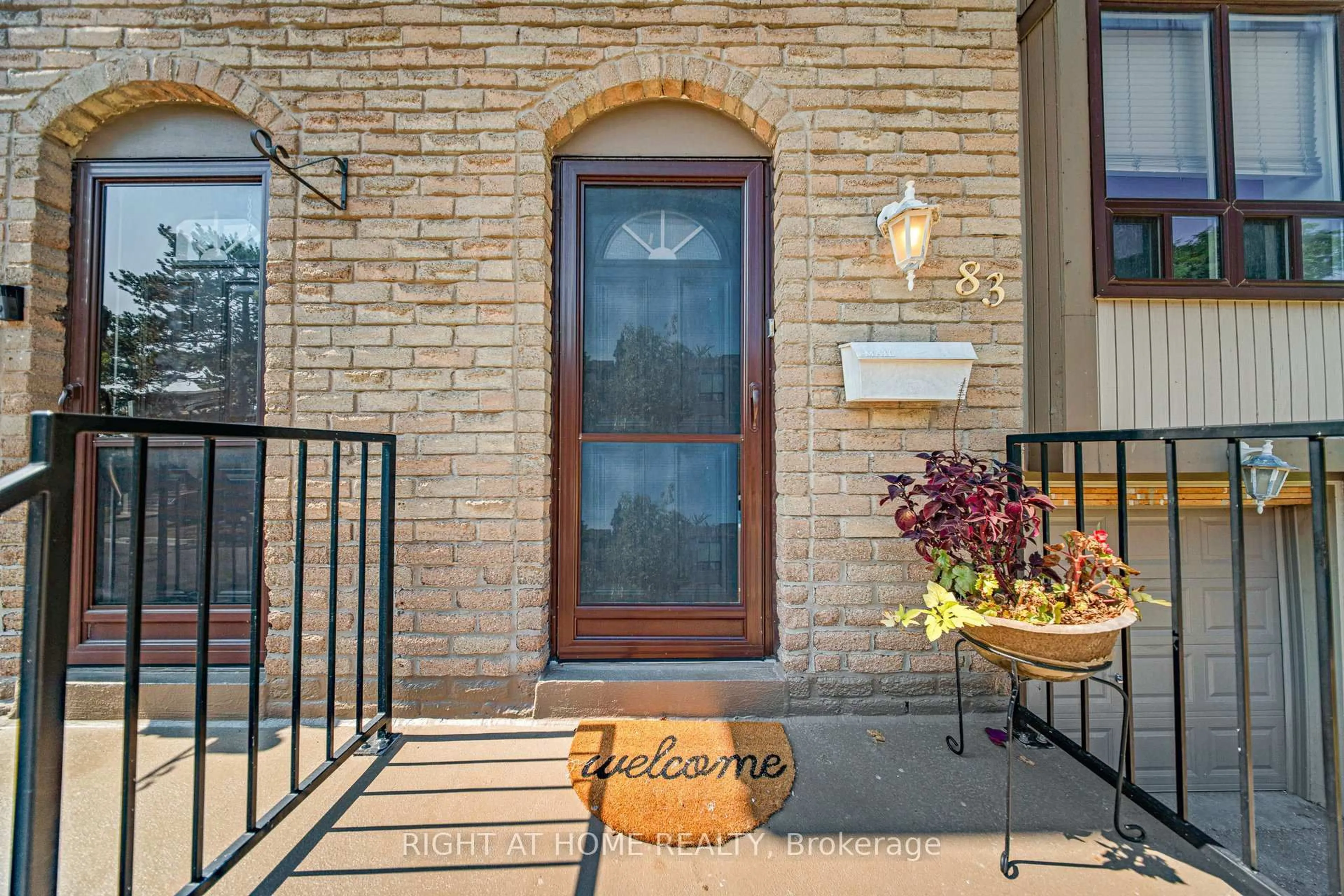 Indoor entryway for 83 Guildford Cres #83, Brampton Ontario L6S 3K2