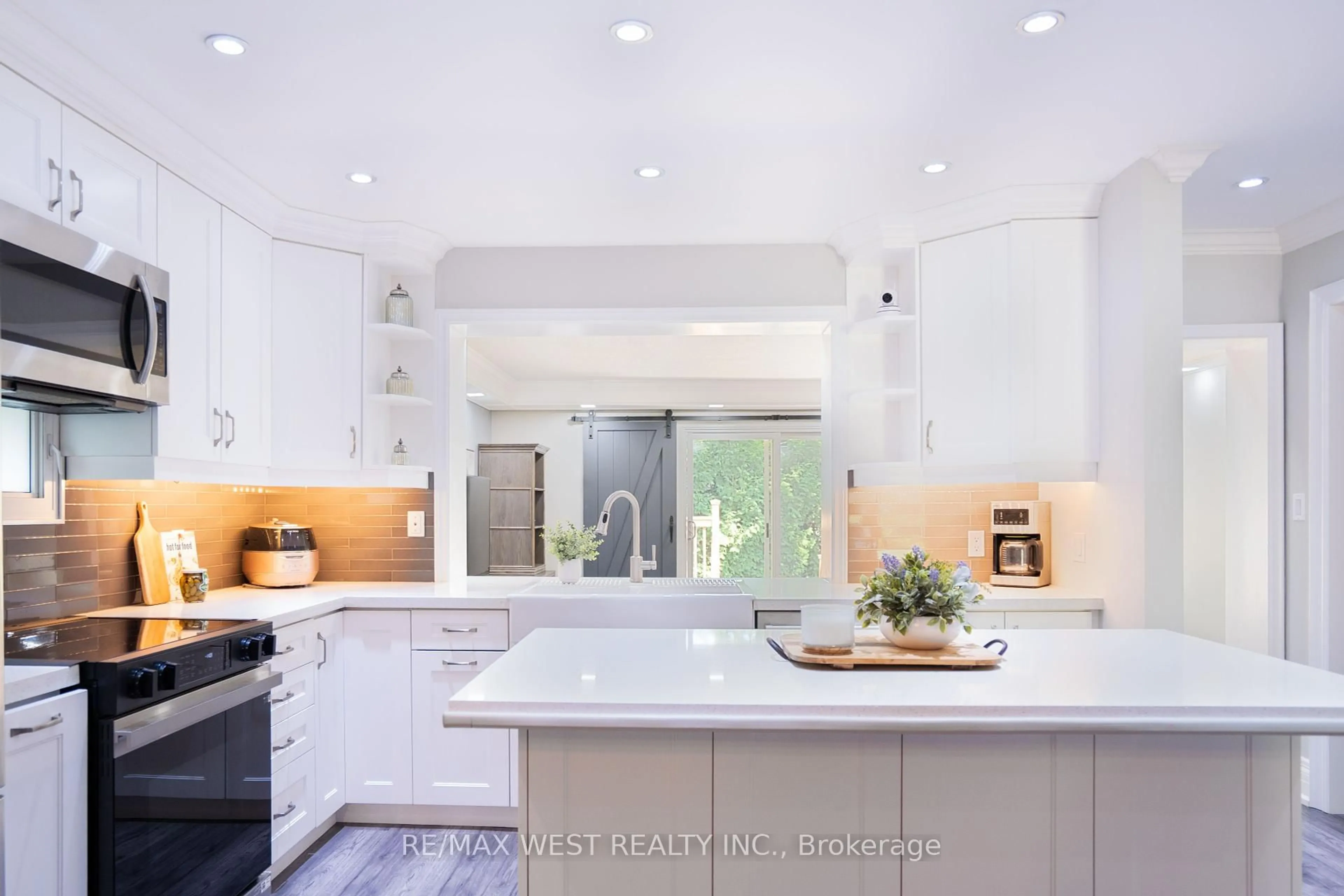 Contemporary kitchen, ceramic/tile floor for 4 Elmview Crt, Toronto Ontario M9A 2T8