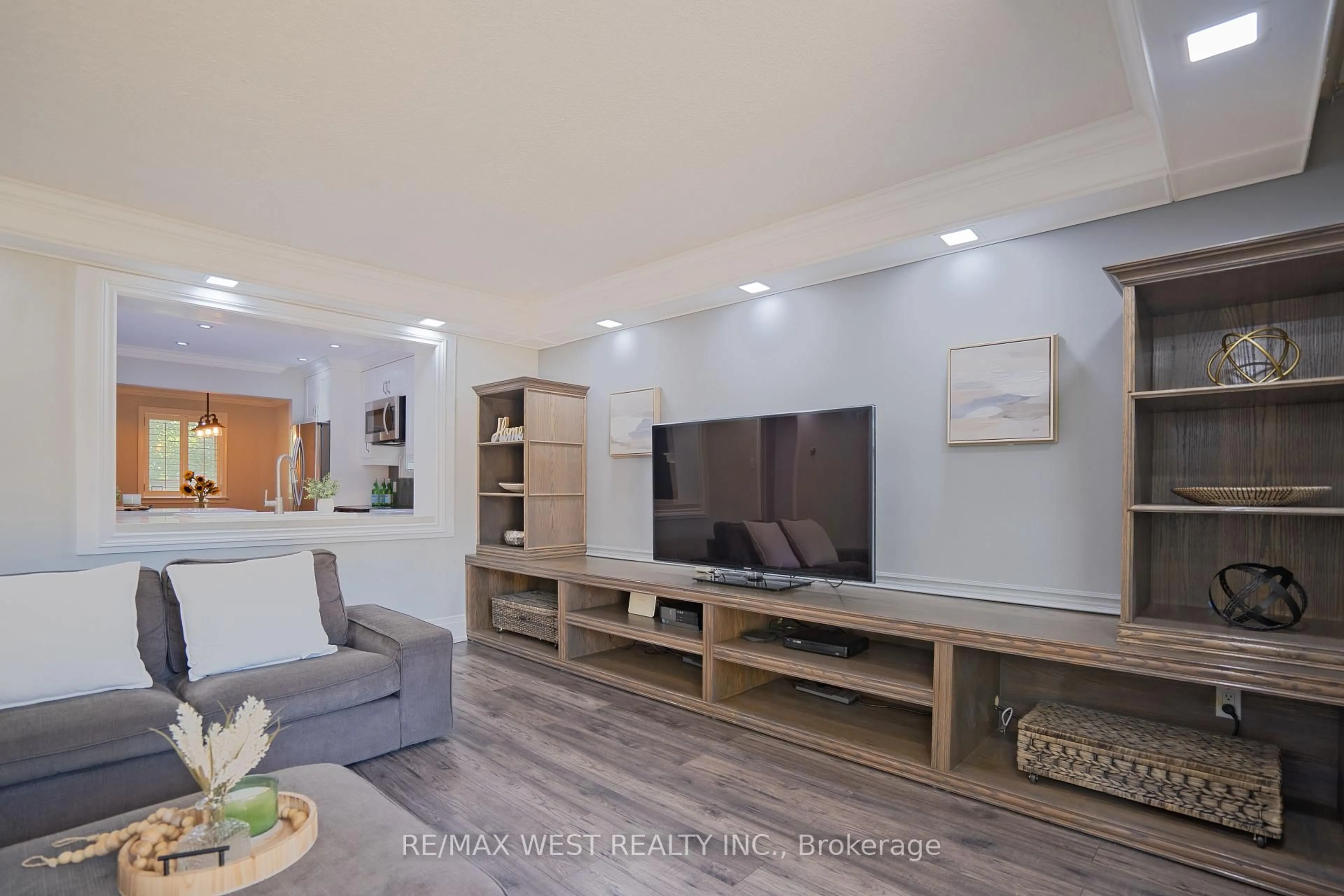Living room with furniture, wood/laminate floor for 4 Elmview Crt, Toronto Ontario M9A 2T8