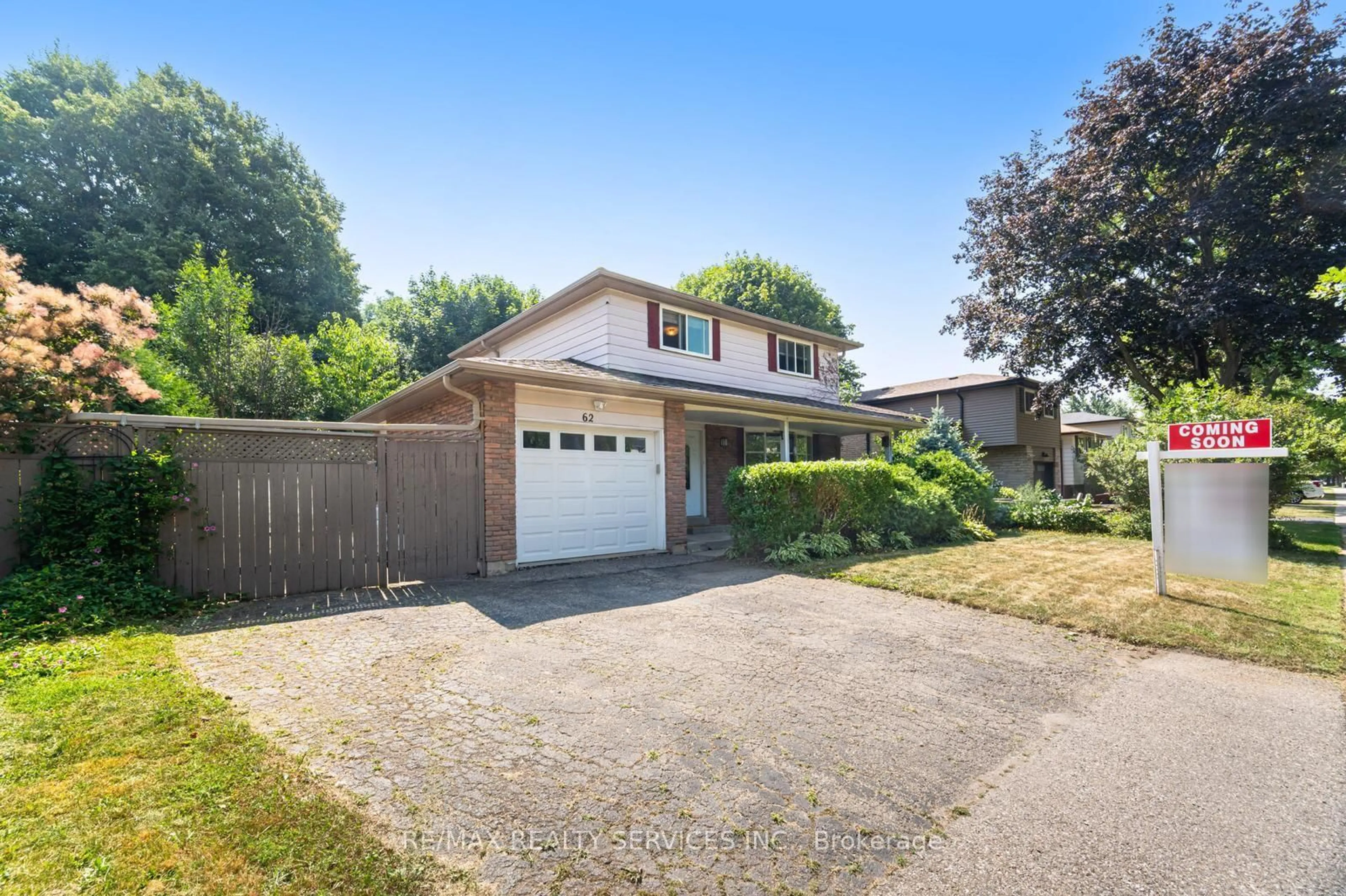 A pic from outside/outdoor area/front of a property/back of a property/a pic from drone, street for 62 Ambleside Dr, Brampton Ontario L6Y 1B9