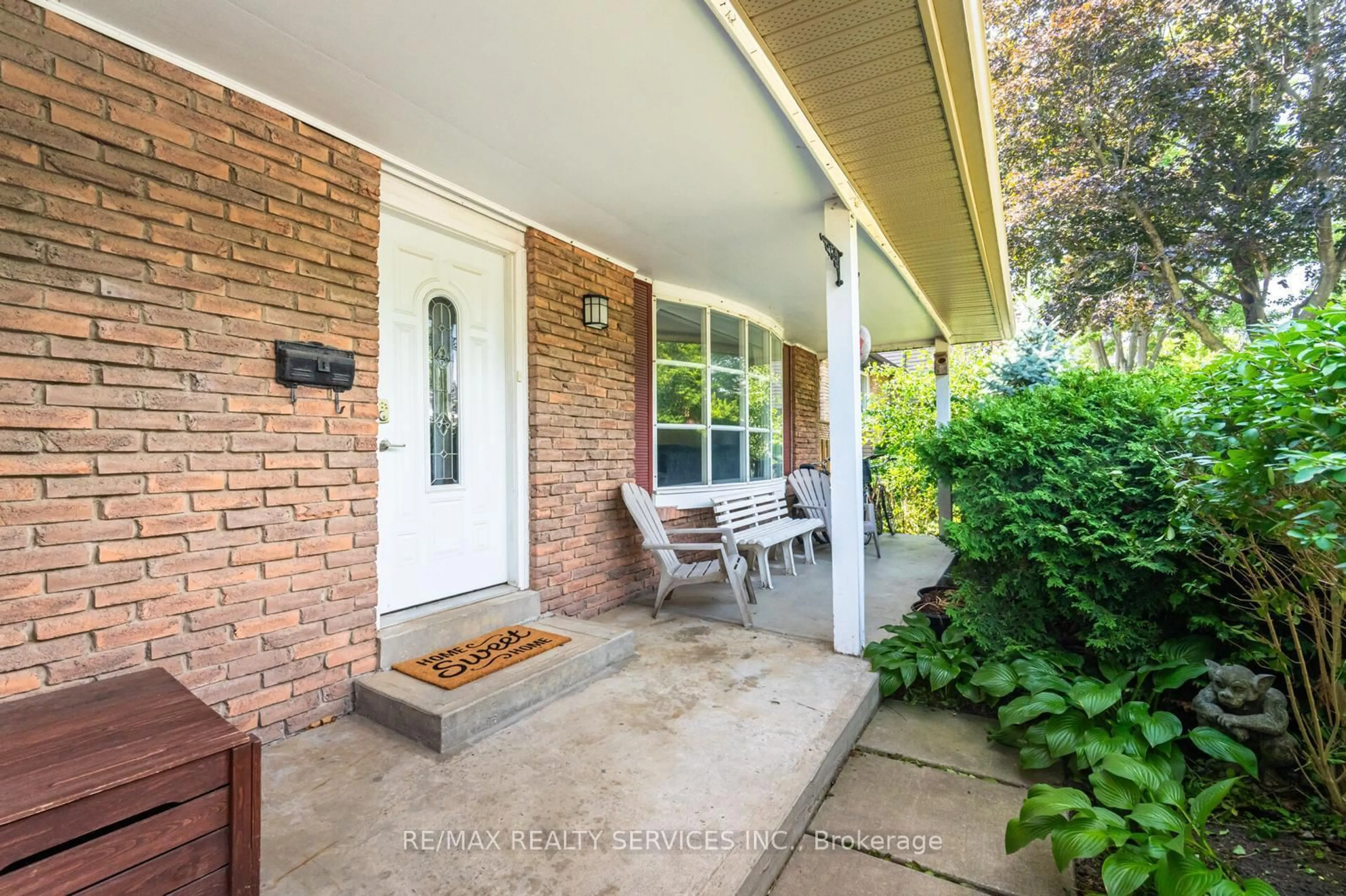 Patio, street for 62 Ambleside Dr, Brampton Ontario L6Y 1B9
