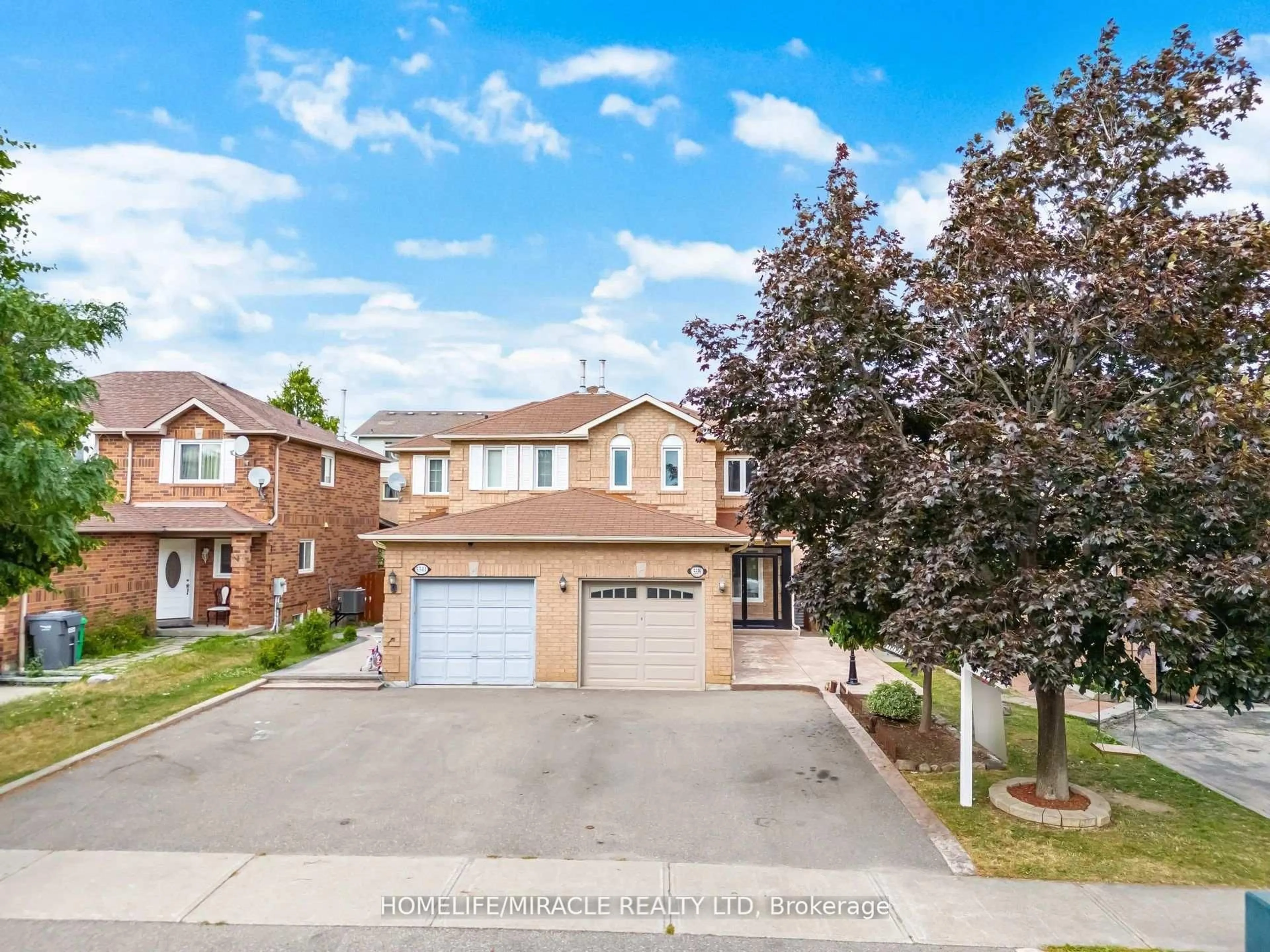 A pic from outside/outdoor area/front of a property/back of a property/a pic from drone, street for 5339 Bullrush Dr, Mississauga Ontario L5V 1Z2