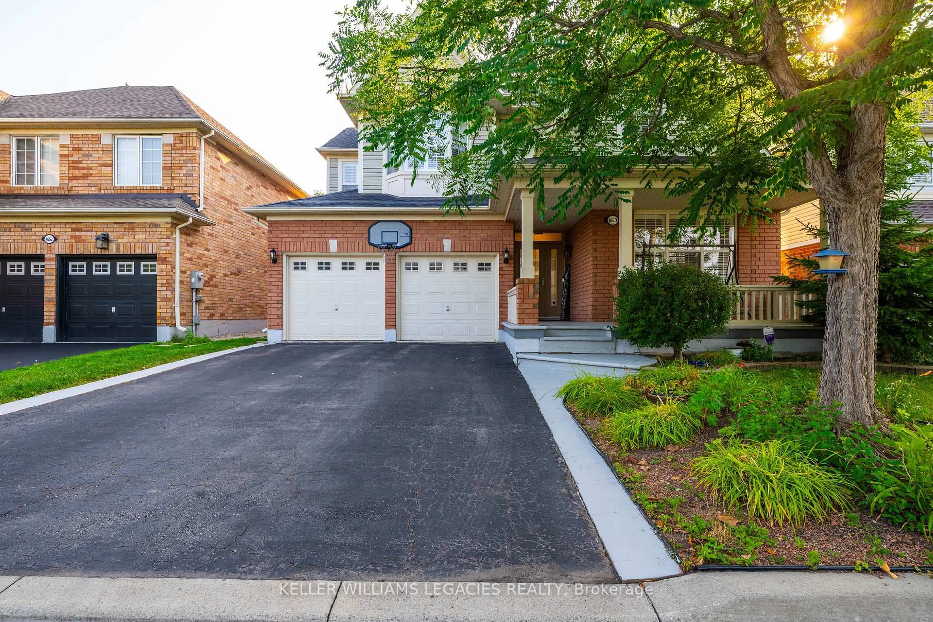 Home with brick exterior material, street for 1650 Dempsey Cres, Milton Ontario L9T 5M5