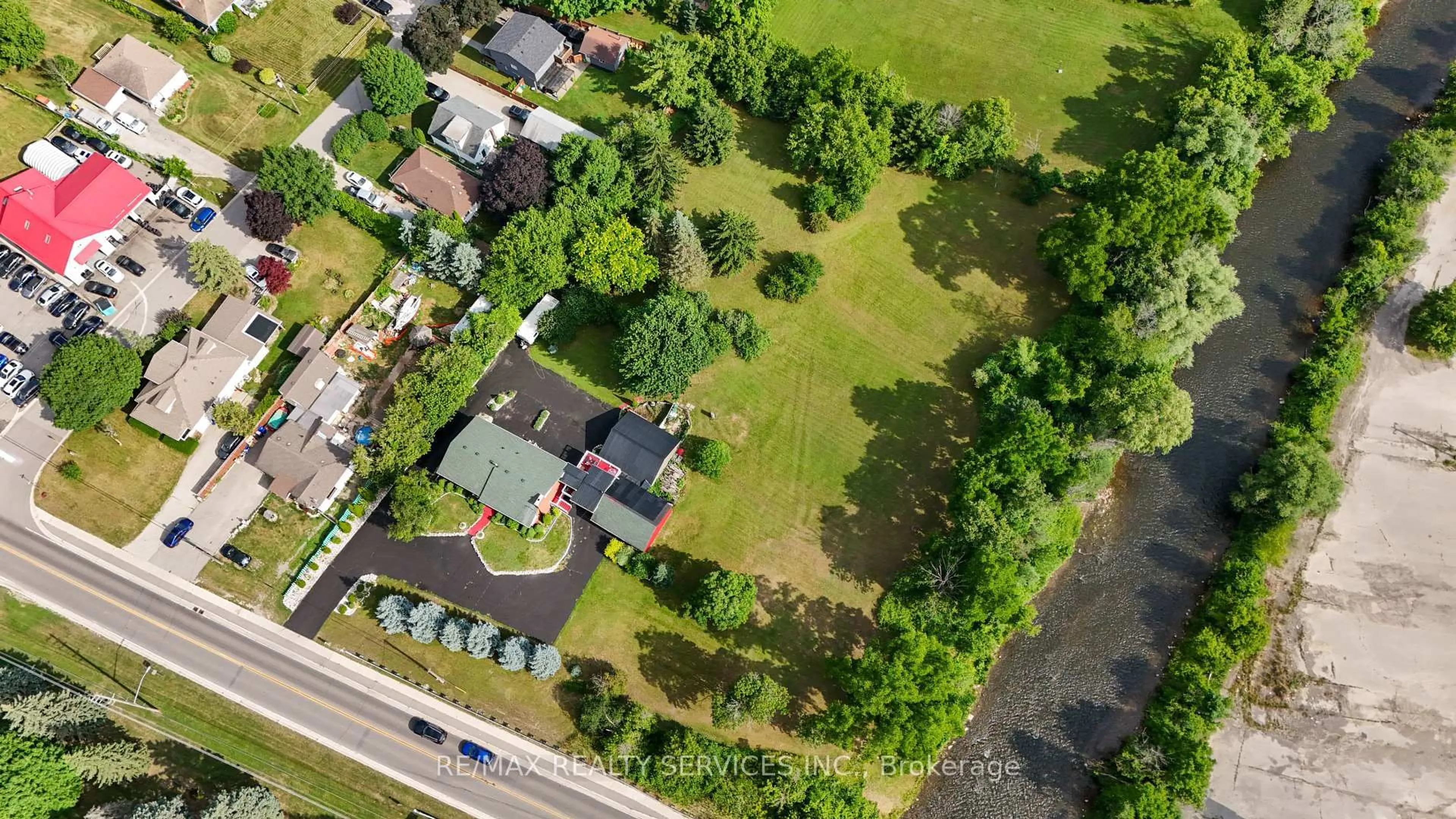 A pic from outside/outdoor area/front of a property/back of a property/a pic from drone, street for 538 Guelph St, Halton Hills Ontario L0P 0A2