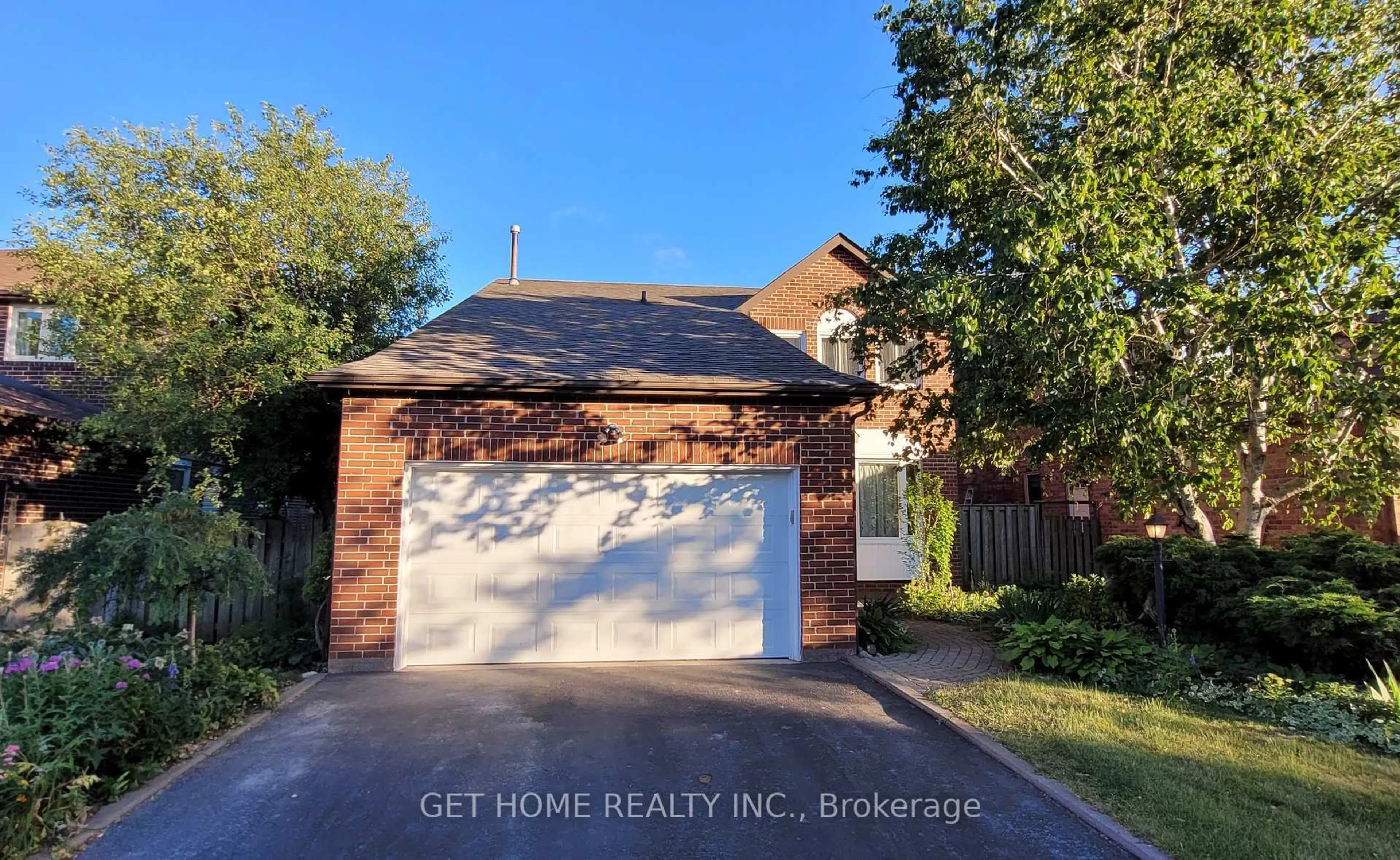Home with brick exterior material, street for 32 Torrance Woods, Brampton Ontario L6Y 2T2