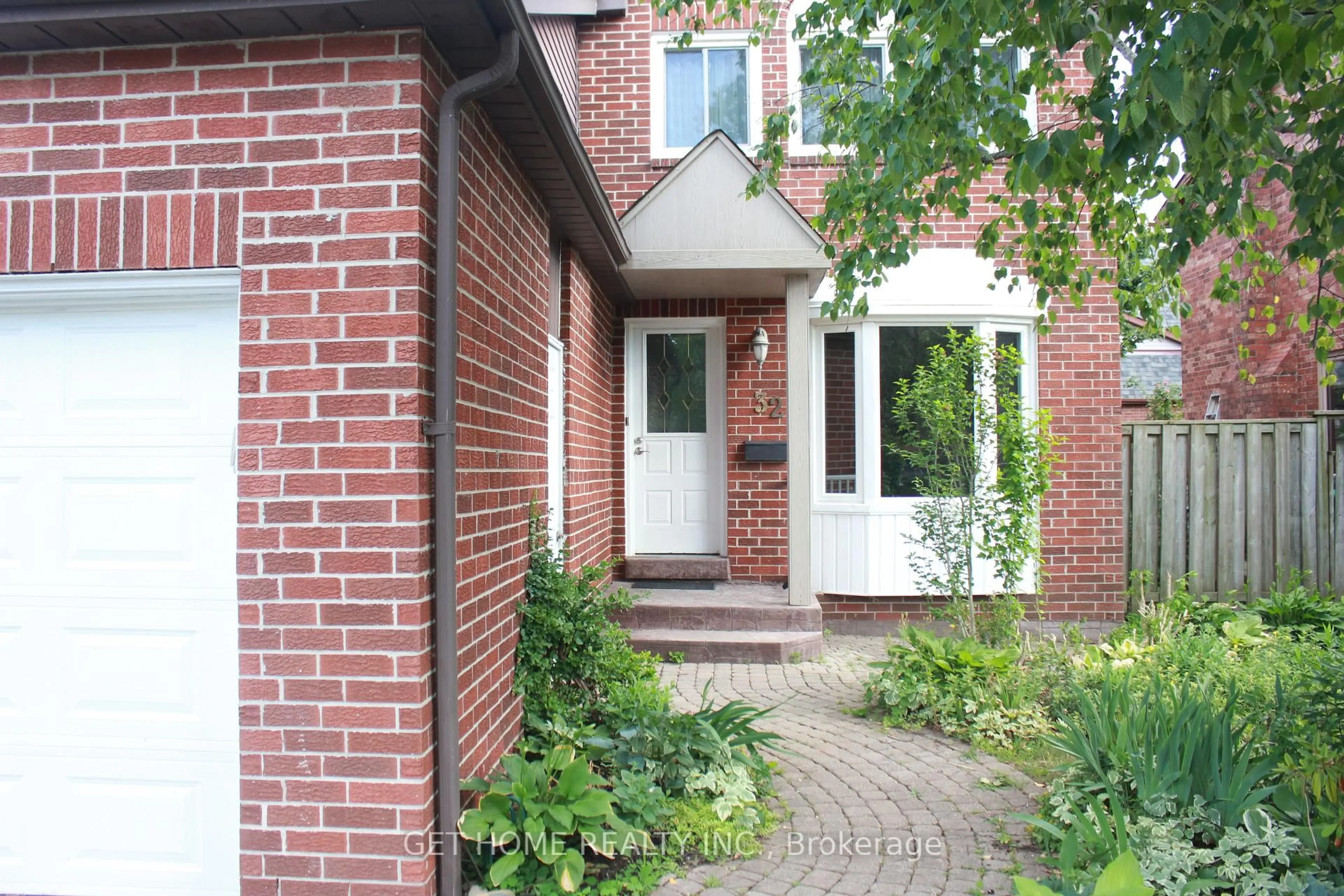 Home with brick exterior material, street for 32 Torrance Woods, Brampton Ontario L6Y 2T2
