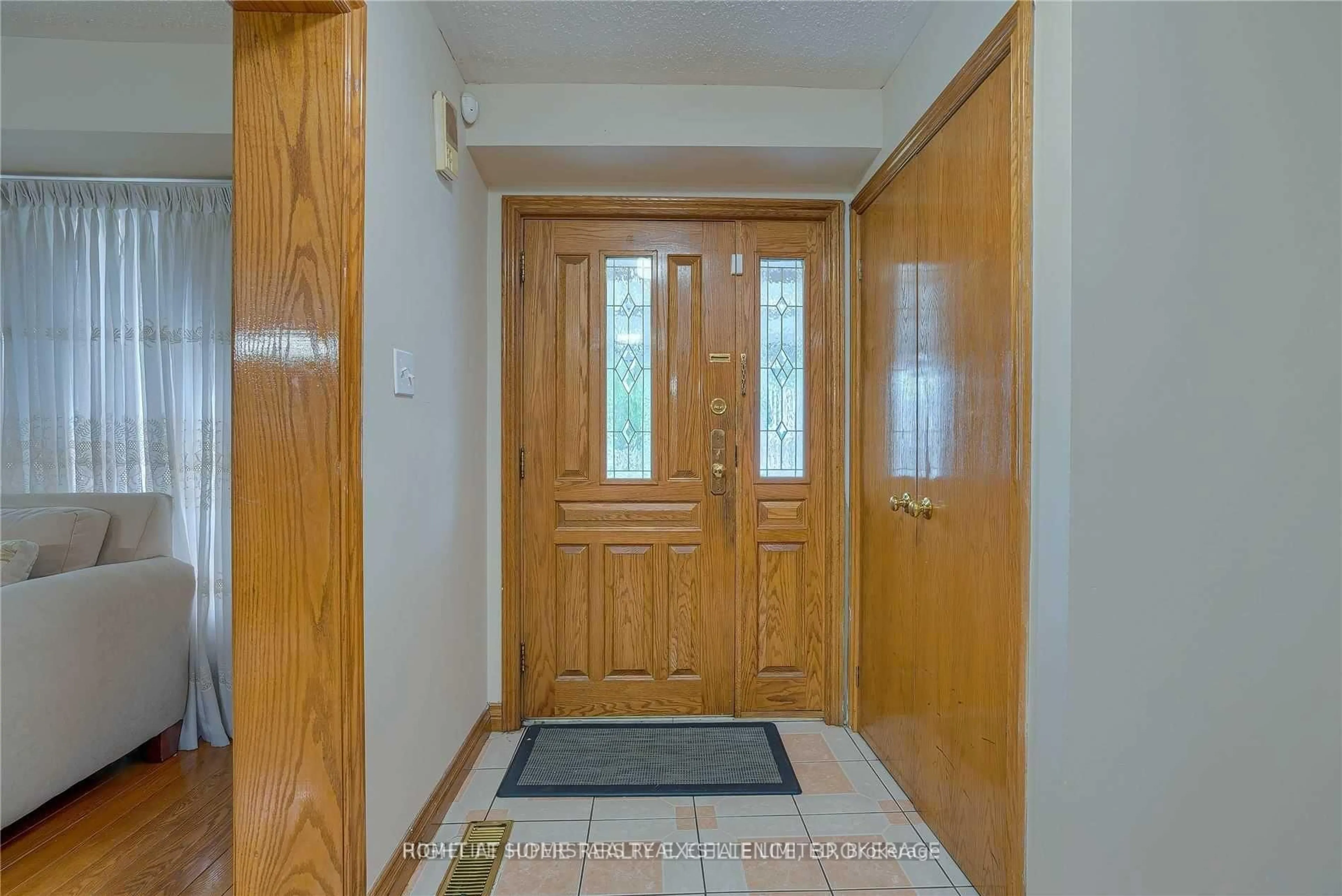 Unknown for 3334 Brandon Gate Dr, Mississauga Ontario L4T 2G4