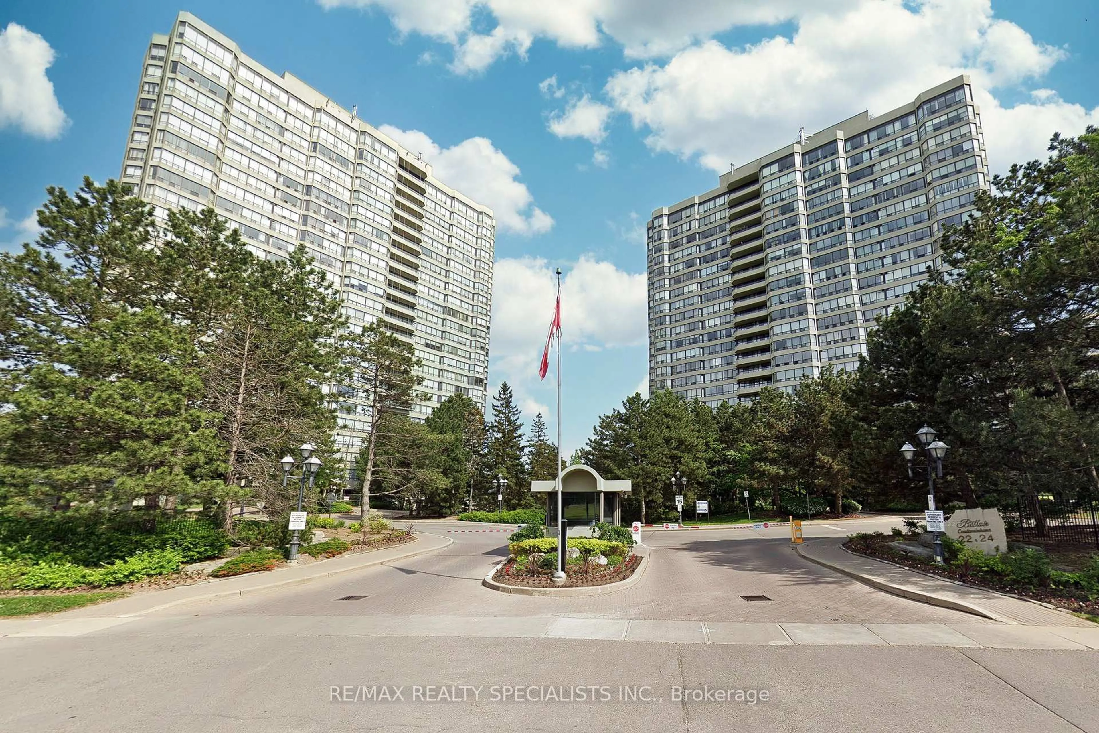 Indoor foyer for 22 Hanover Rd #210, Brampton Ontario L6S 5K7