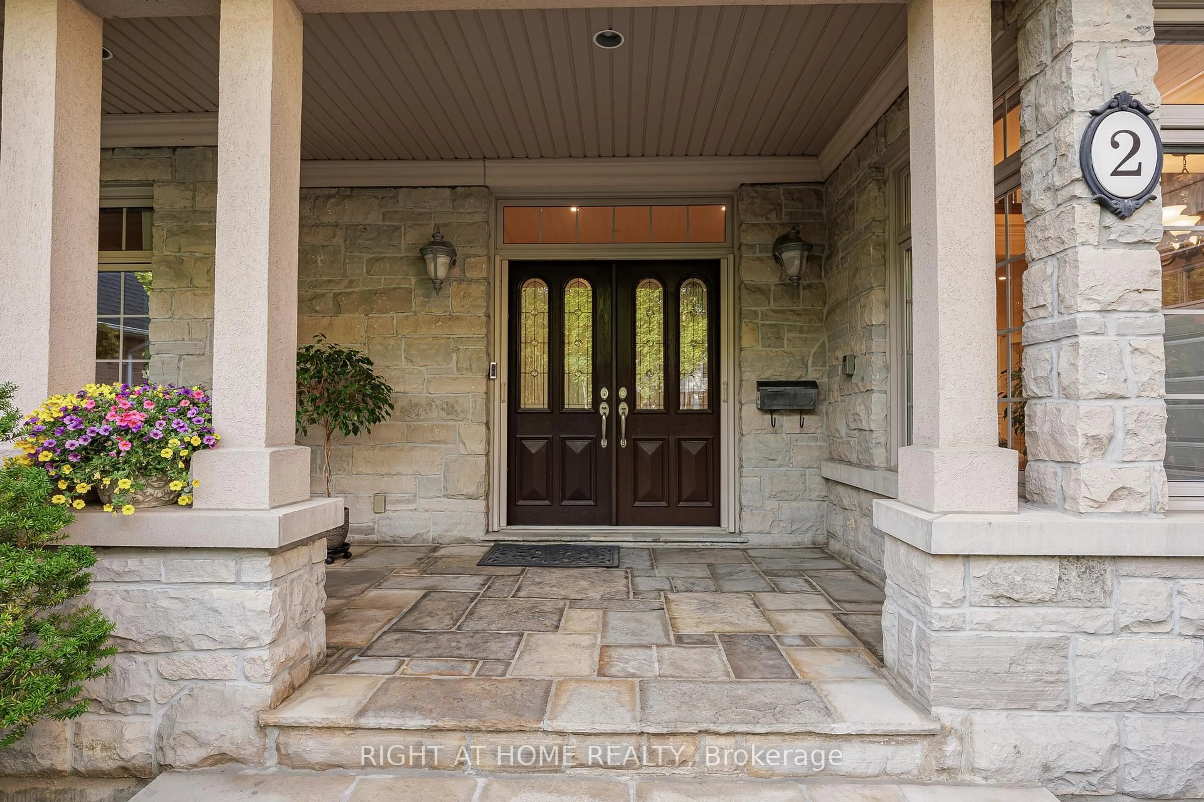 Indoor entryway for 2 Fairway Rd, Toronto Ontario M9A 5E9