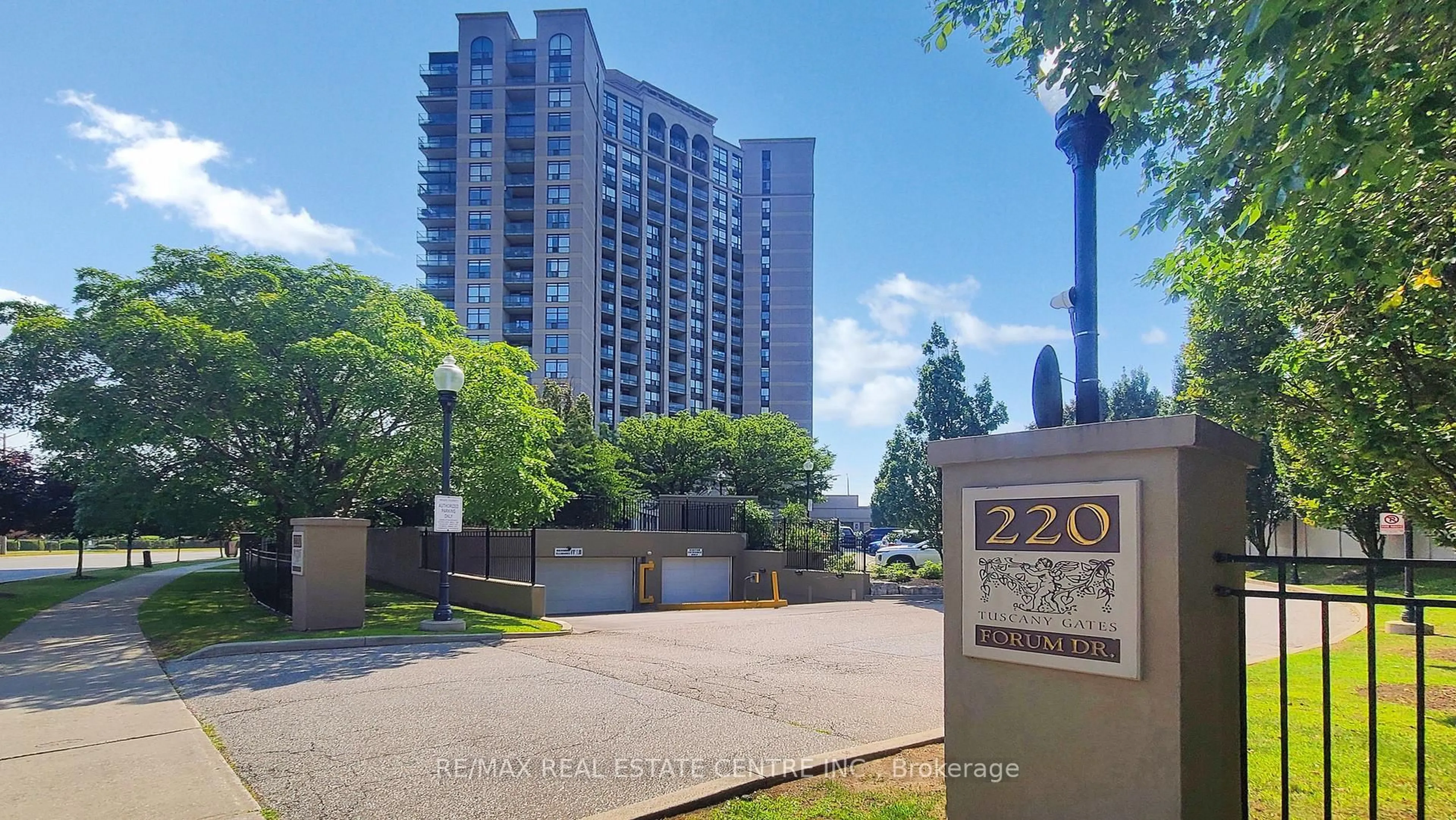 Indoor foyer for 220 Forum Dr #613, Mississauga Ontario L4Z 4K1