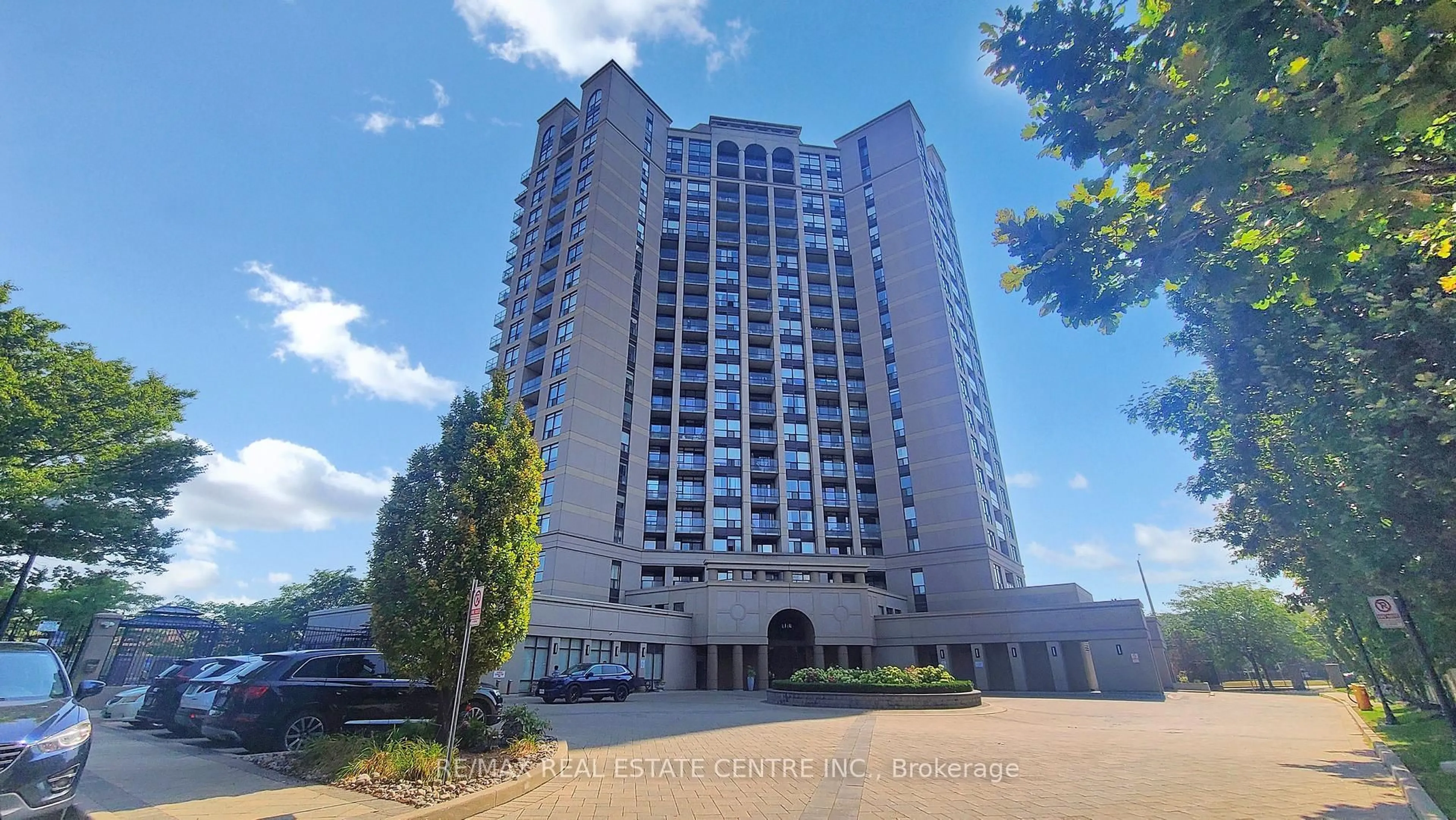 Indoor foyer for 220 Forum Dr #613, Mississauga Ontario L4Z 4K1