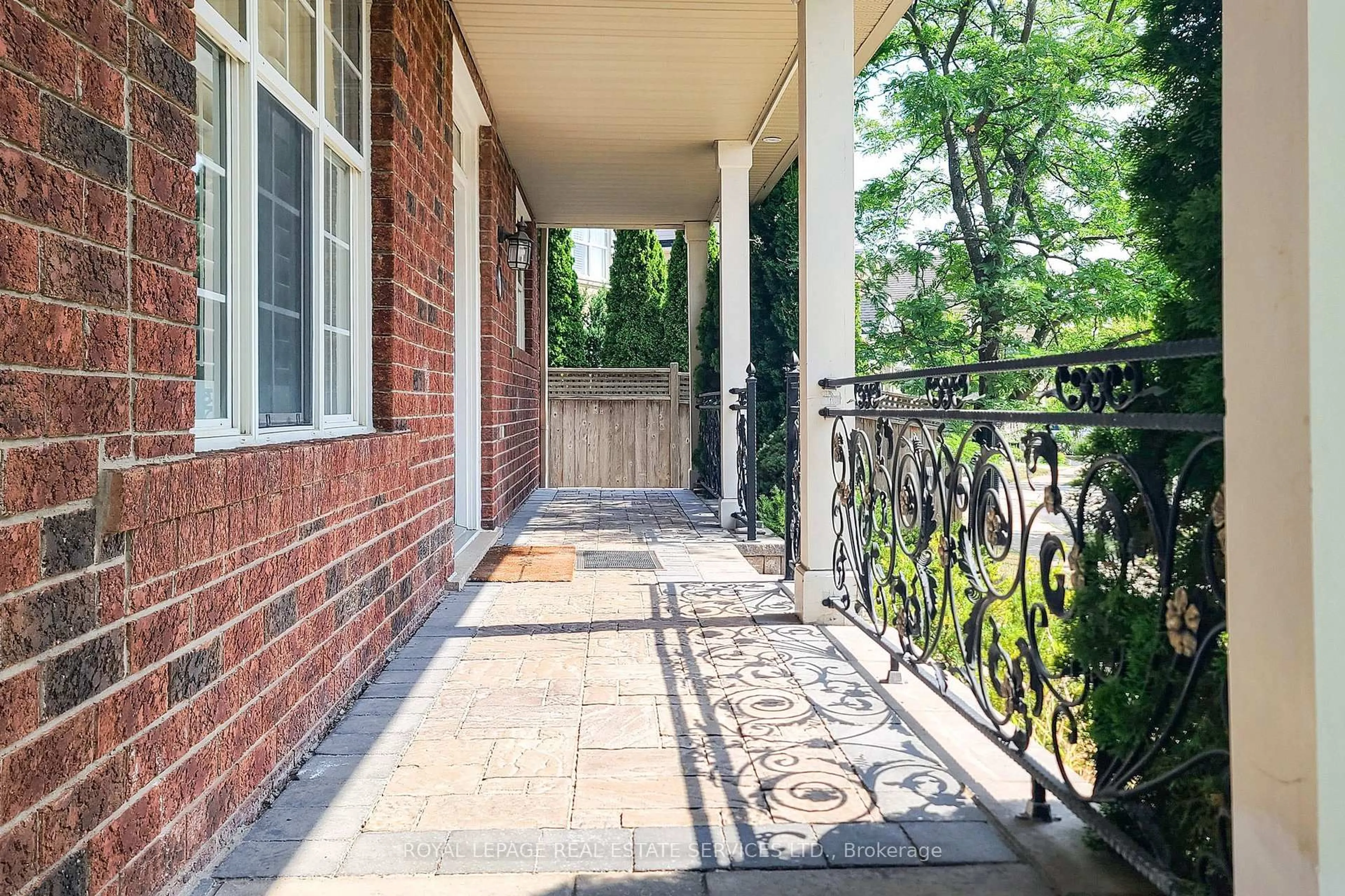 Patio, street for 3909 Mayla Dr, Mississauga Ontario L5M 7Y8