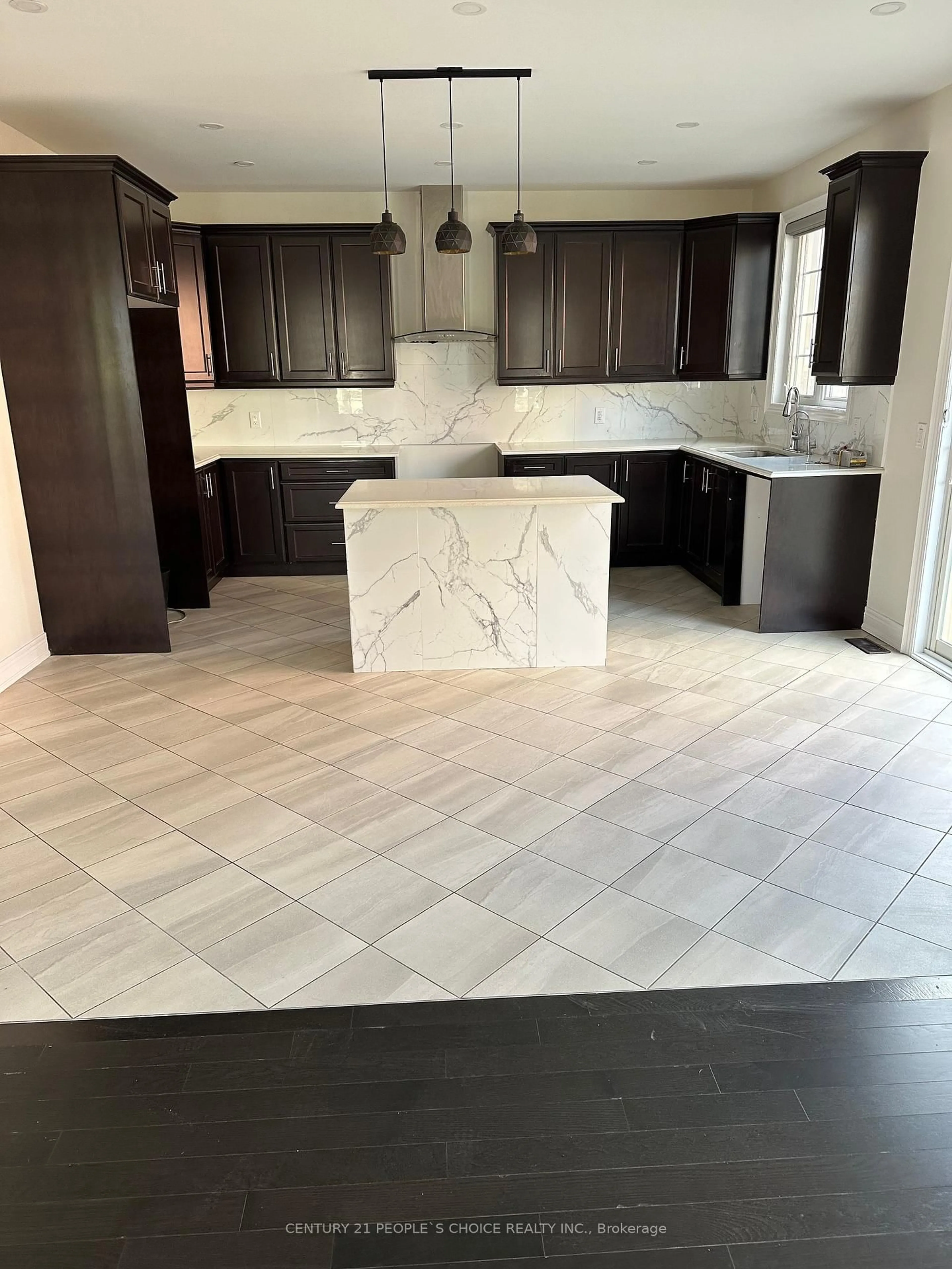 Open concept kitchen, ceramic/tile floor for 42 Seymour Rd, Brampton Ontario L6R 4A6