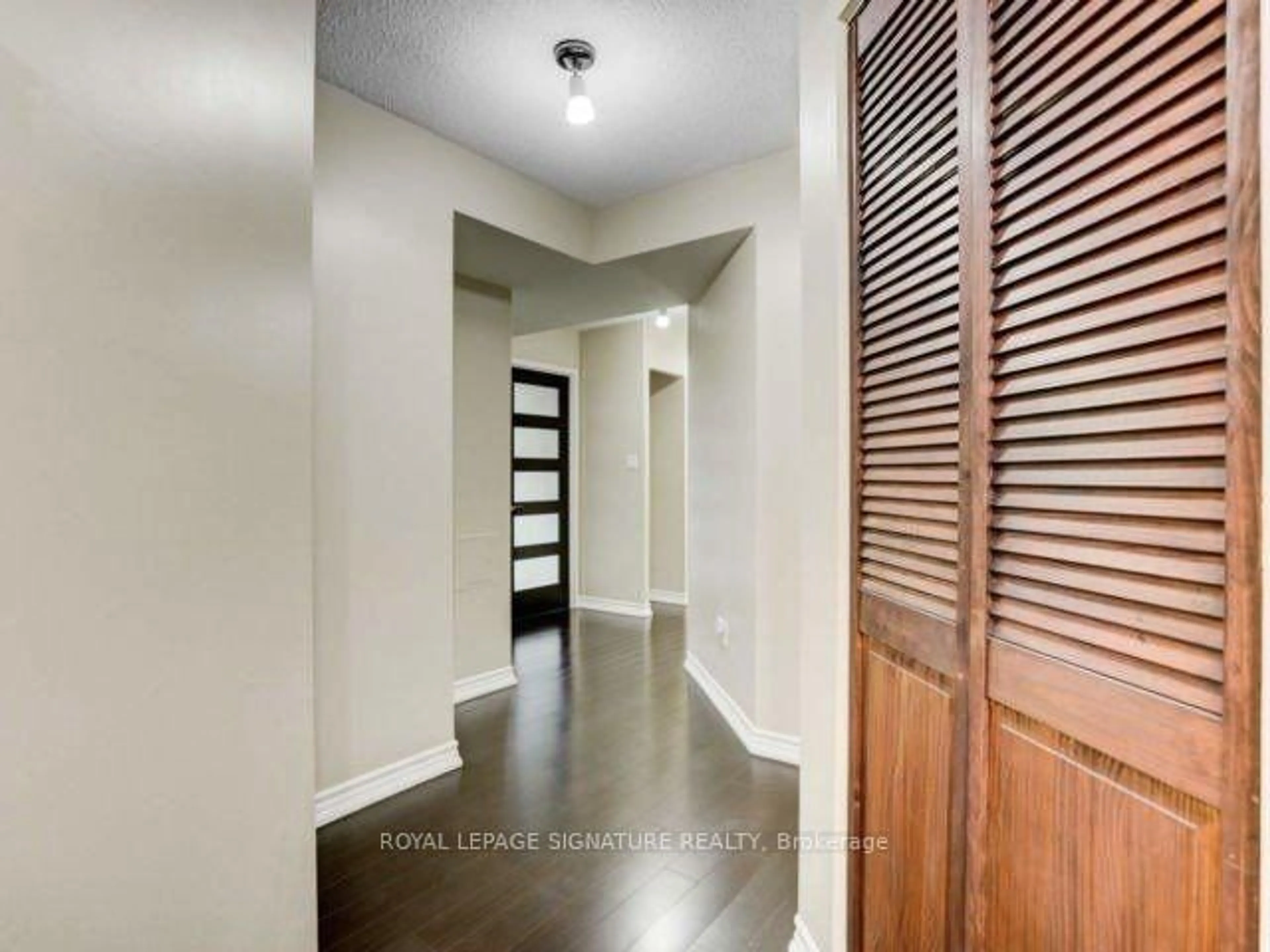 Indoor entryway for 3 Hickory Tree Rd #811, Toronto Ontario M9N 3W5