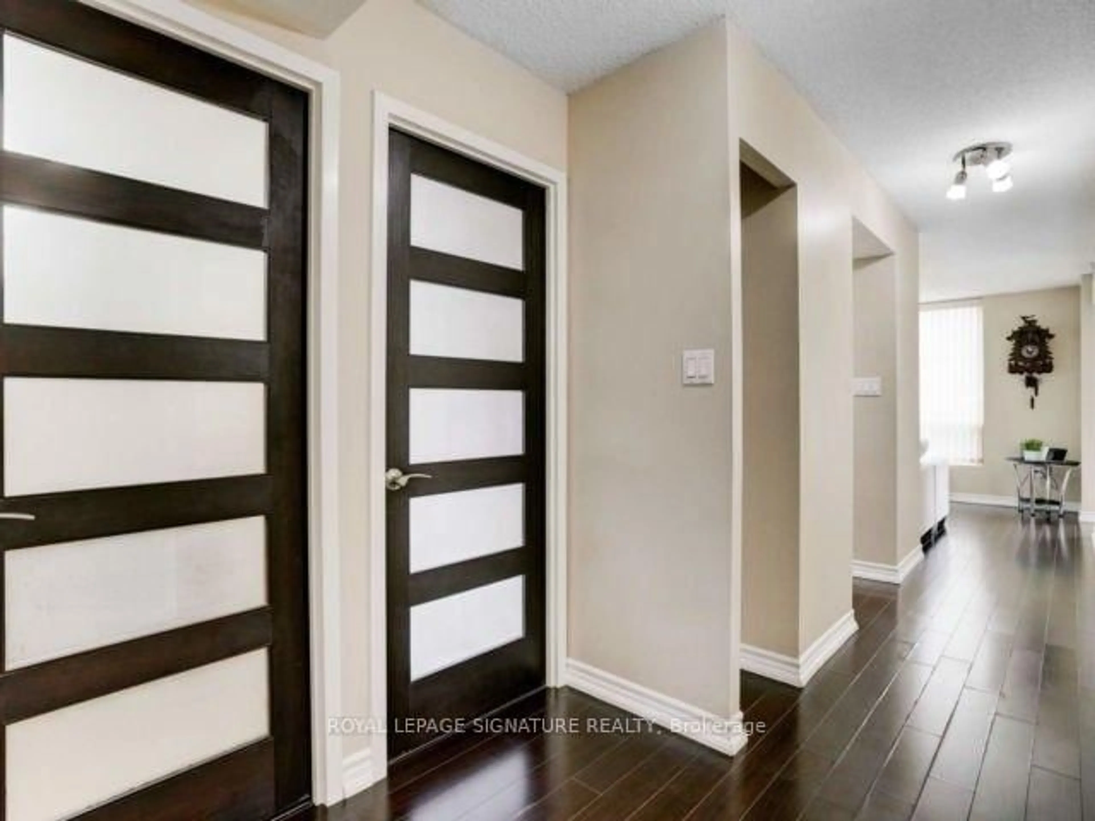 Indoor entryway for 3 Hickory Tree Rd #811, Toronto Ontario M9N 3W5