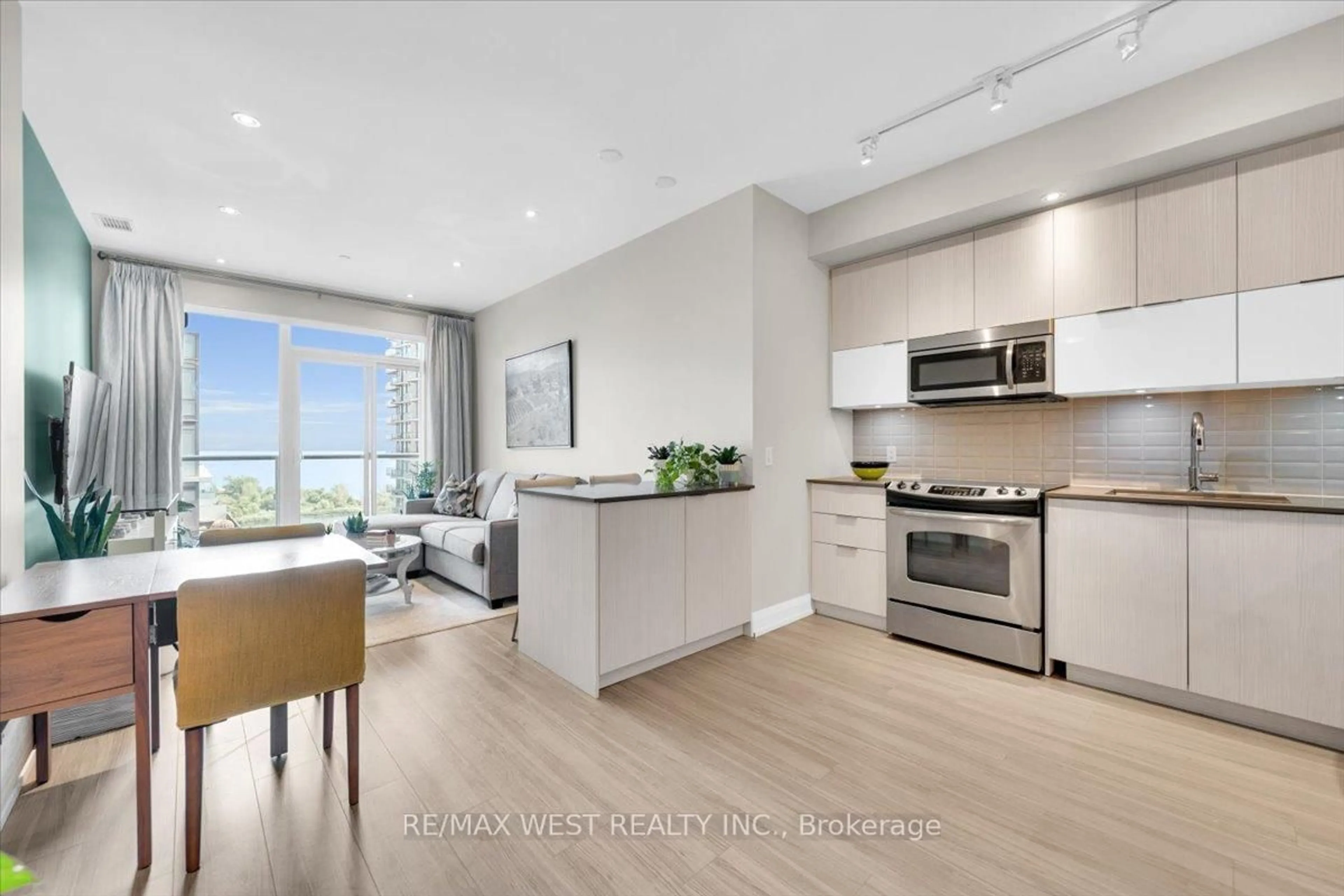 Open concept kitchen, unknown for 56 Annie Craig Dr #1603, Toronto Ontario M8V 0C4