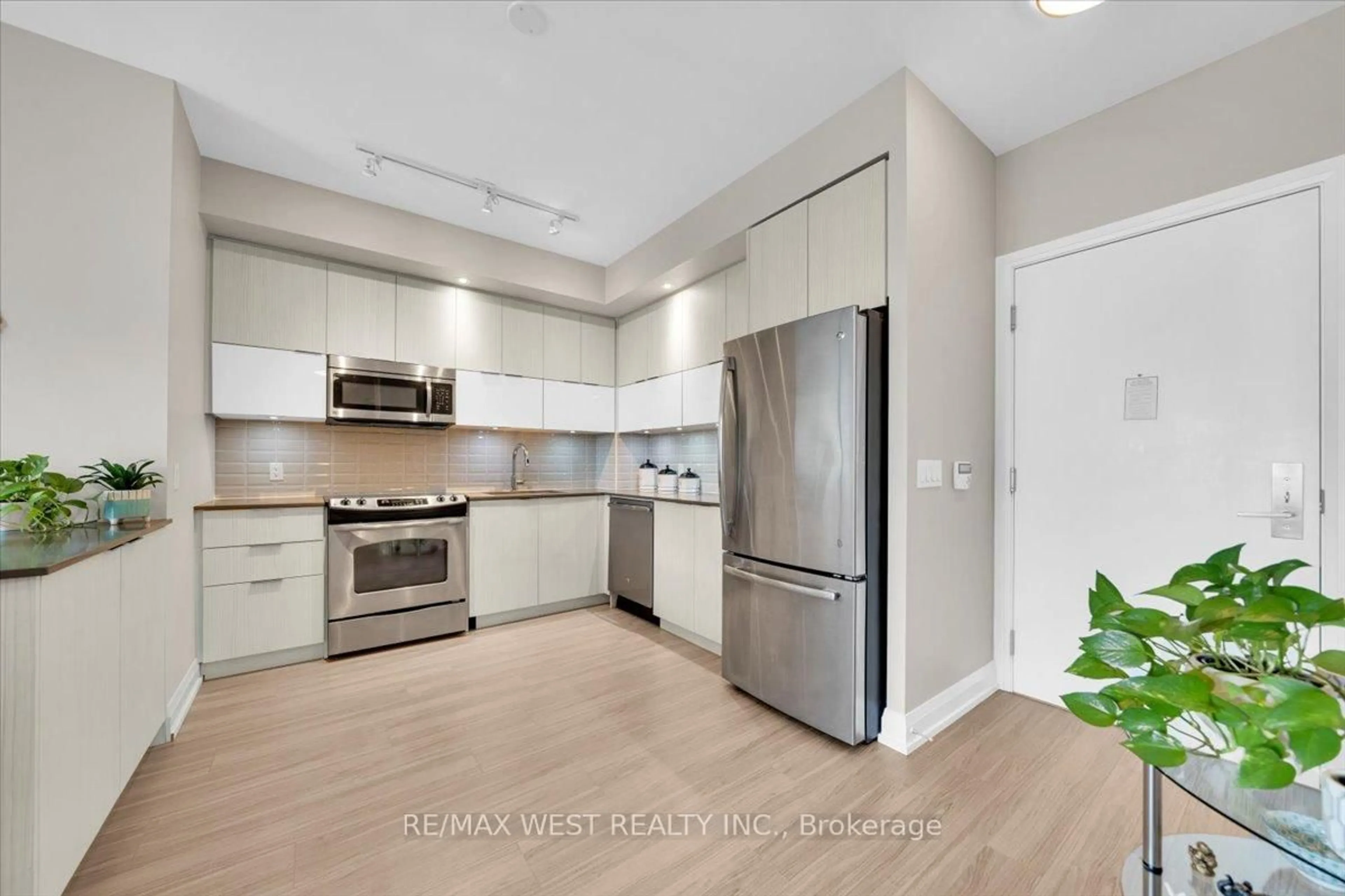 Unknown for 56 Annie Craig Dr #1603, Toronto Ontario M8V 0C4