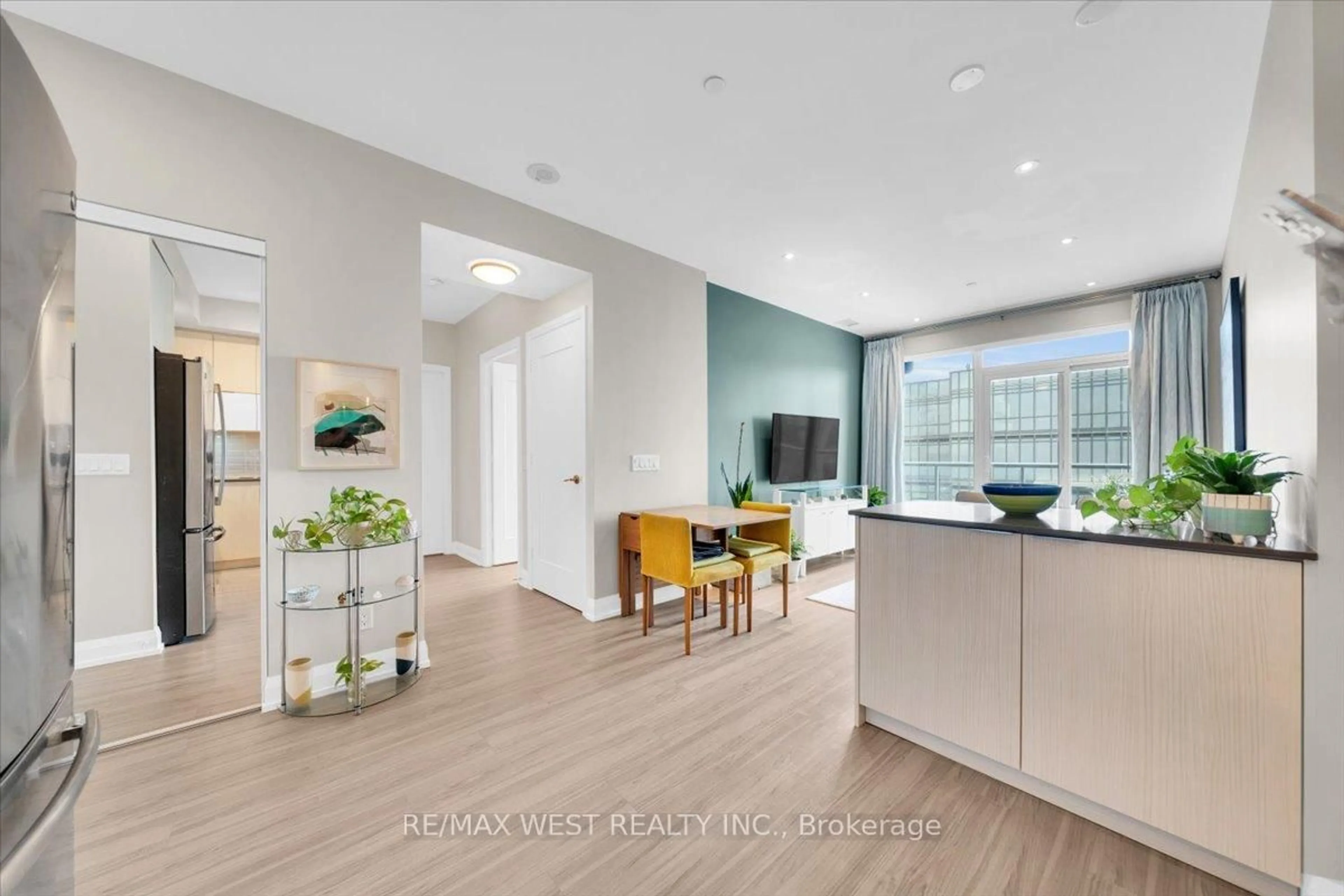 Open concept kitchen, unknown for 56 Annie Craig Dr #1603, Toronto Ontario M8V 0C4