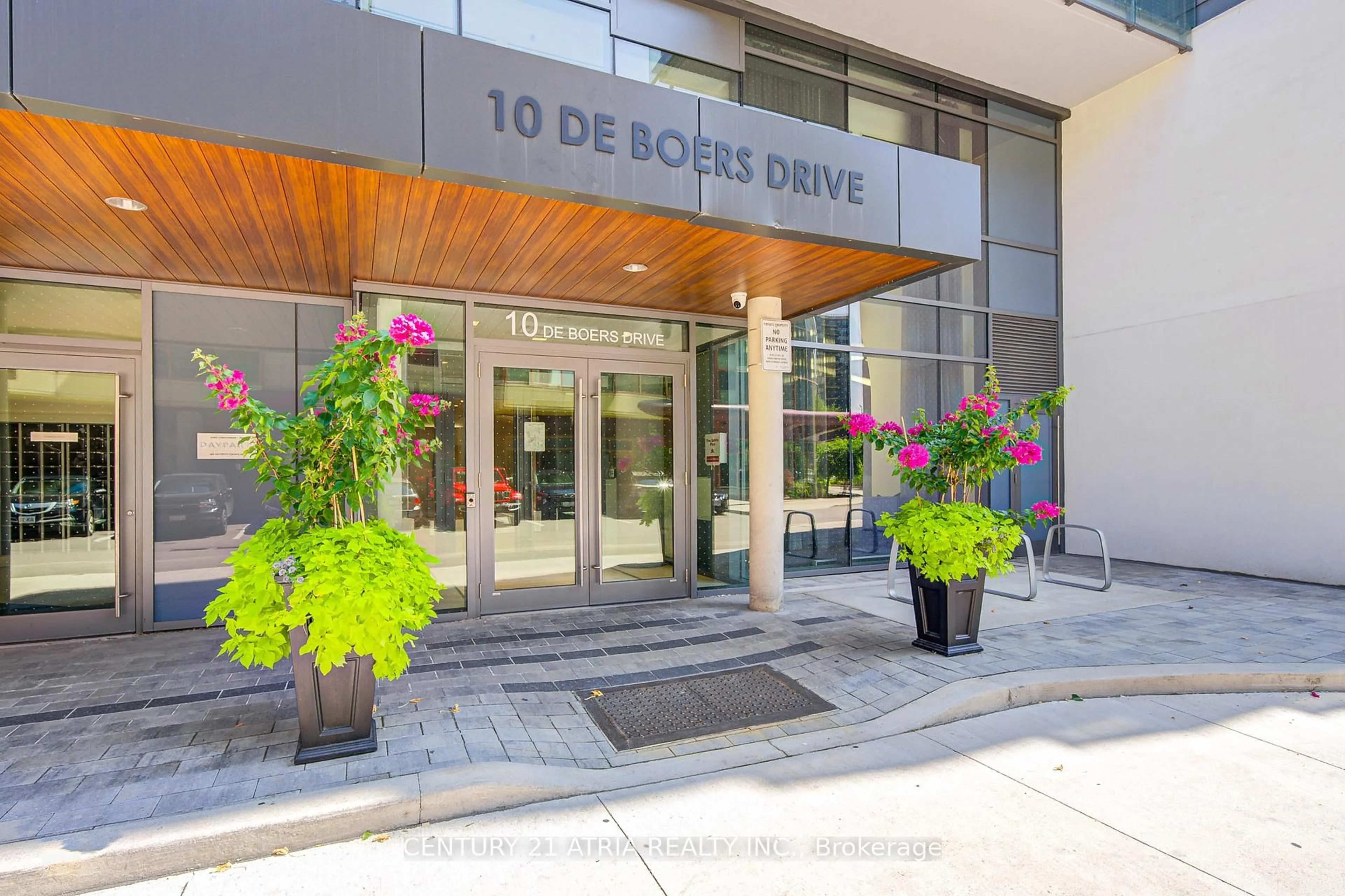 Unknown for 10 De Boers Dr #401, Toronto Ontario M3J 0H1
