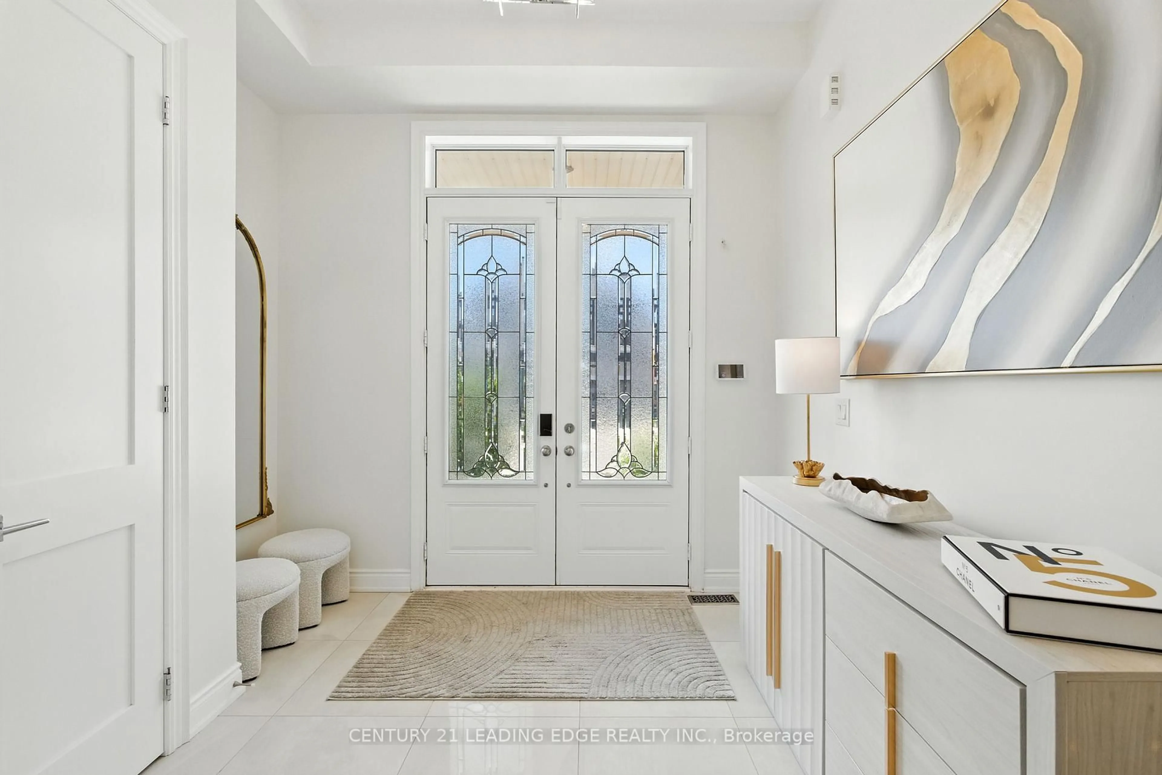 Indoor entryway for 3239 MILLICENT Ave, Oakville Ontario L6H 0V8