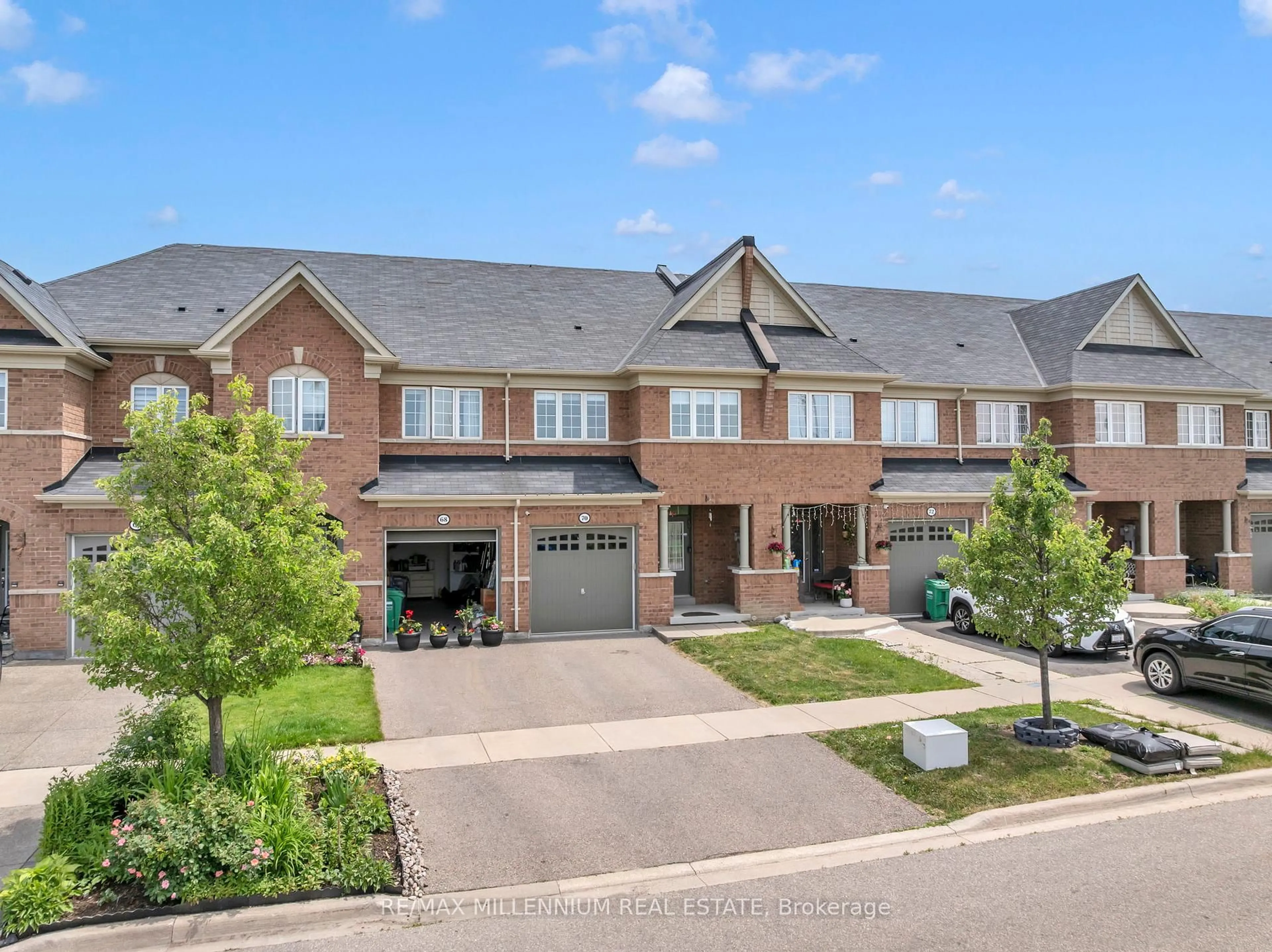 A pic from outside/outdoor area/front of a property/back of a property/a pic from drone, street for 70 Sussexvale Dr, Brampton Ontario L6R 3R4