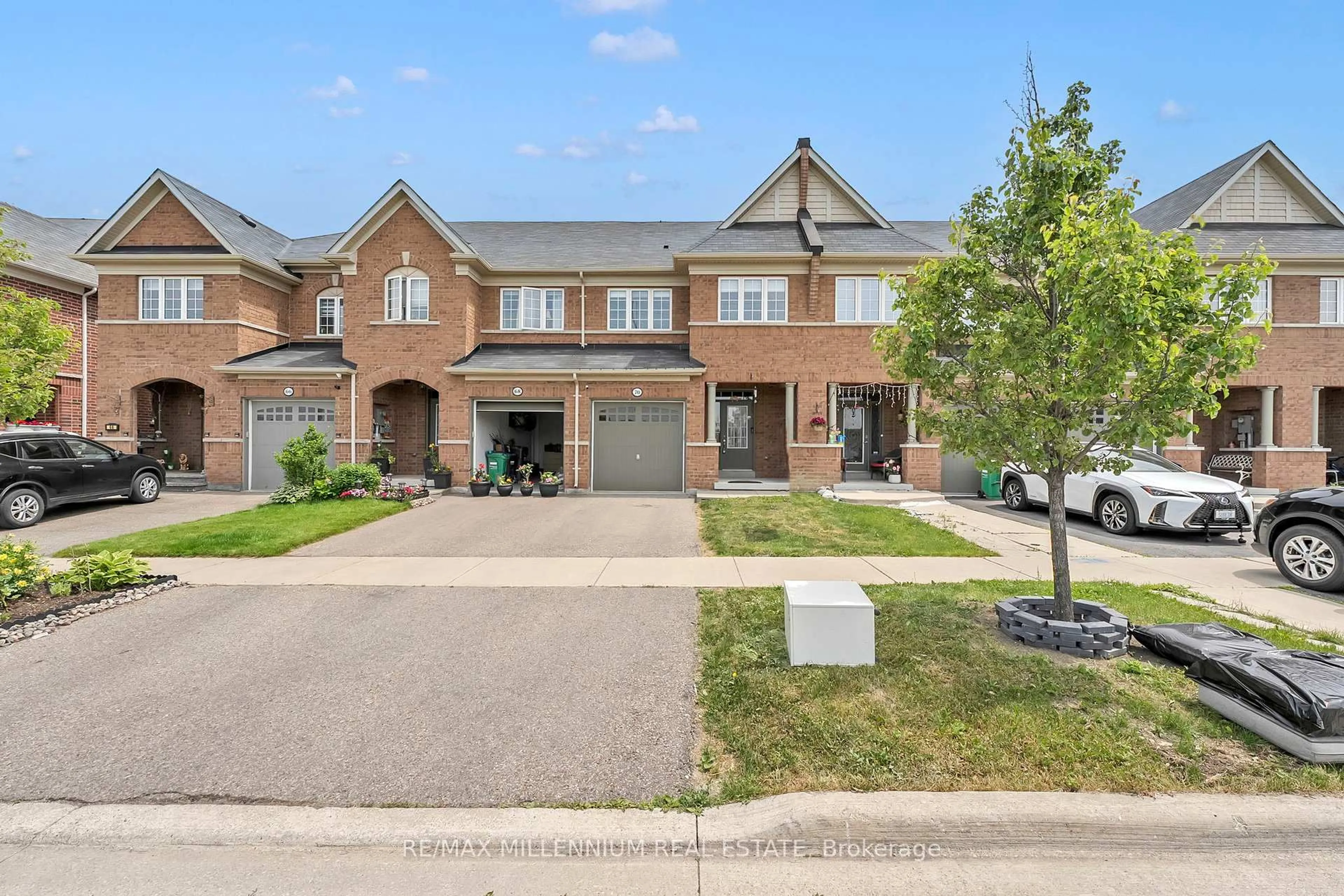 Home with brick exterior material, street for 70 Sussexvale Dr, Brampton Ontario L6R 3R4